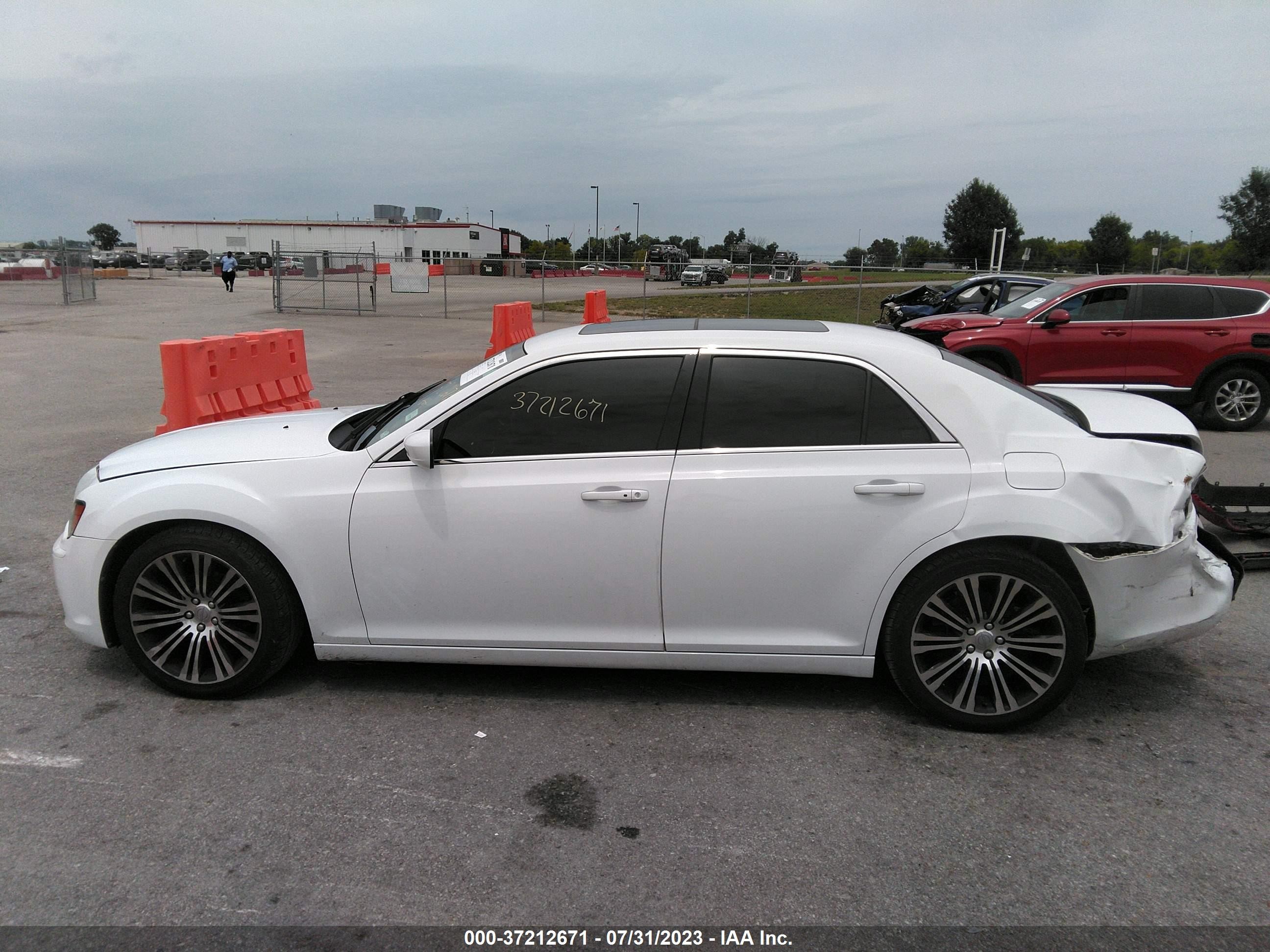 Photo 14 VIN: 2C3CCABG4EH118970 - CHRYSLER 300 