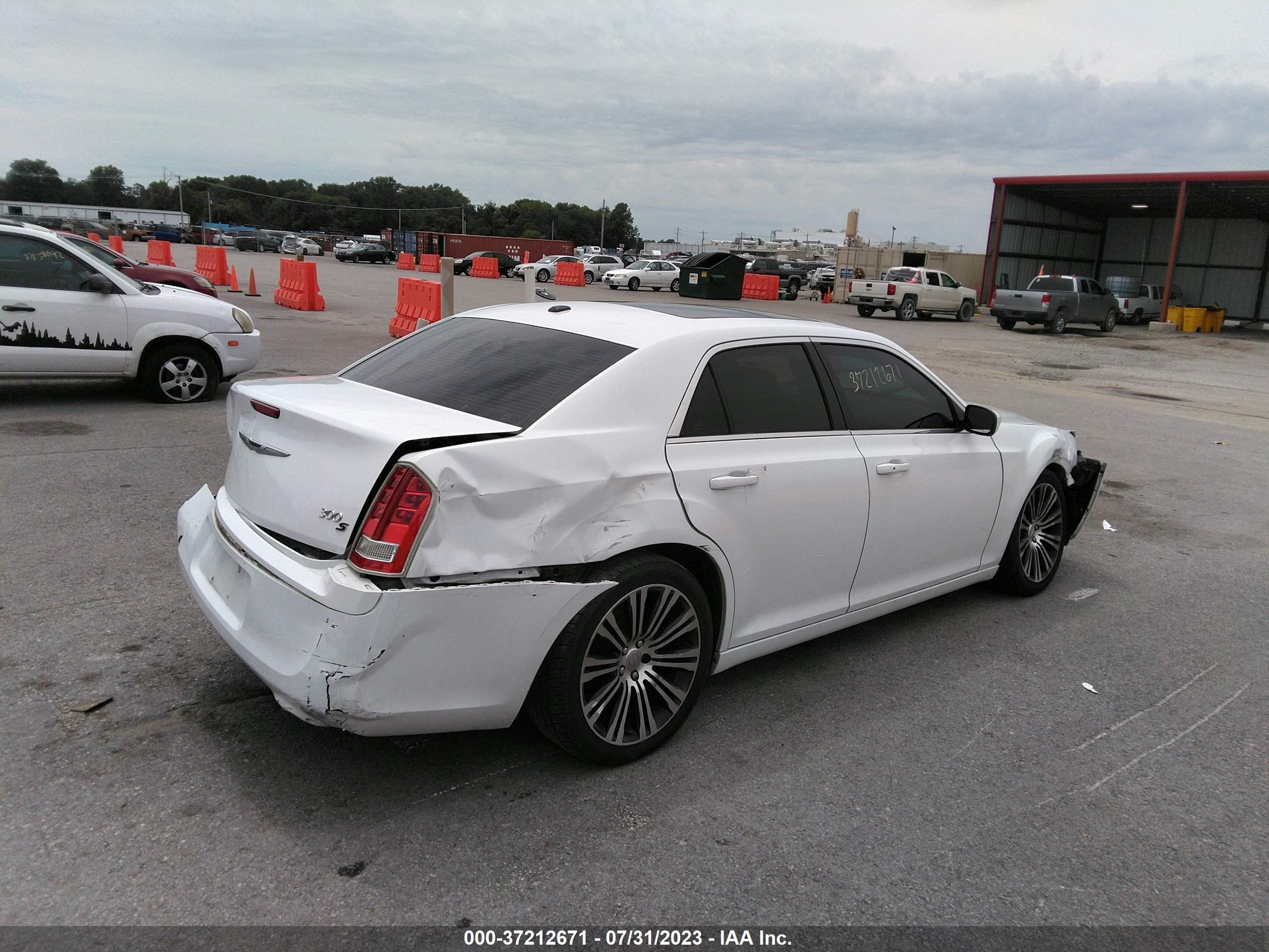 Photo 3 VIN: 2C3CCABG4EH118970 - CHRYSLER 300 