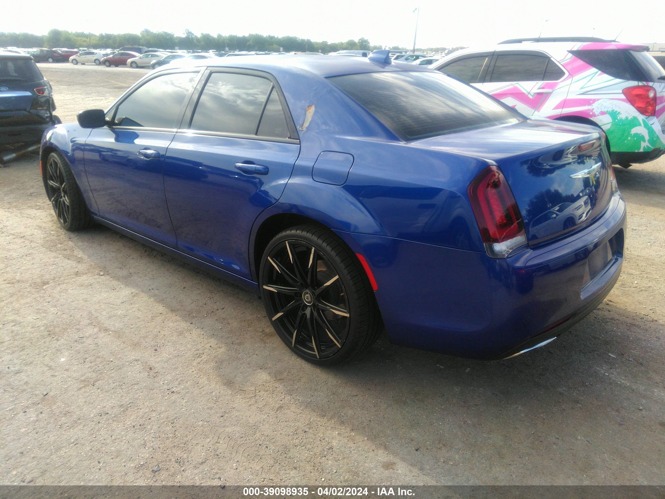 Photo 2 VIN: 2C3CCABG4KH559459 - CHRYSLER 300 