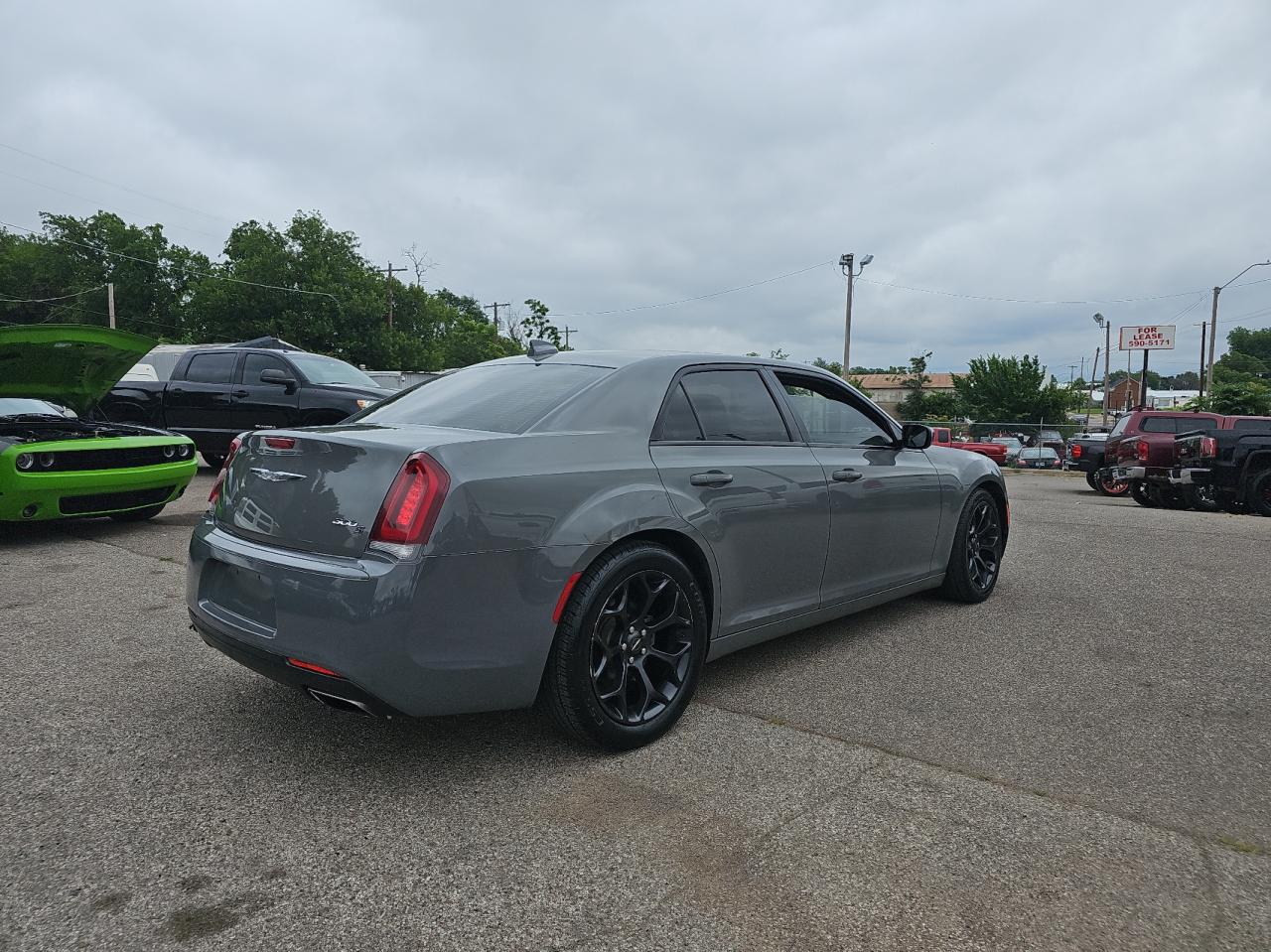 Photo 3 VIN: 2C3CCABG4KH559851 - CHRYSLER 300 