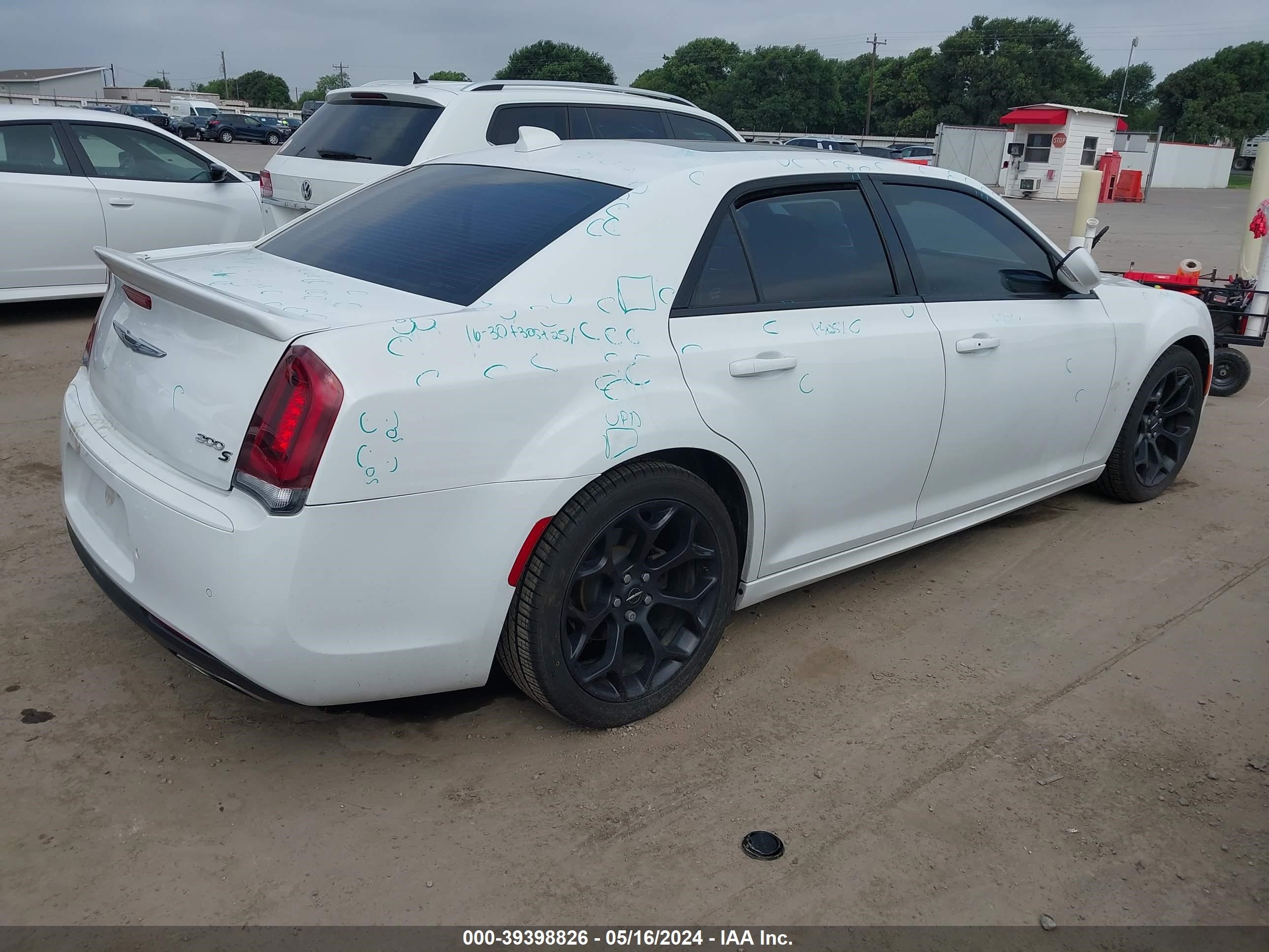 Photo 3 VIN: 2C3CCABG4LH201103 - CHRYSLER 300 