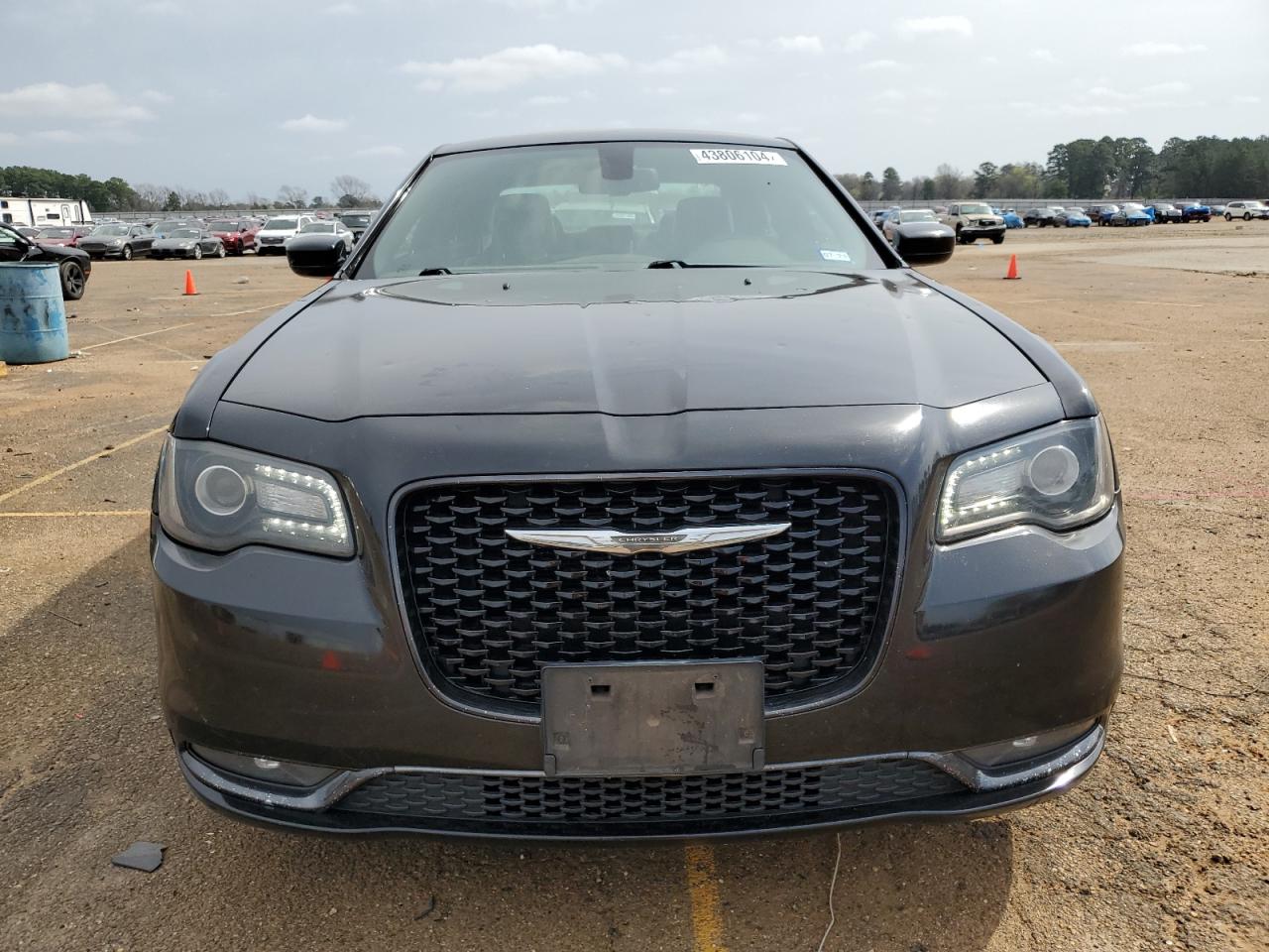 Photo 4 VIN: 2C3CCABG5FH743170 - CHRYSLER 300 