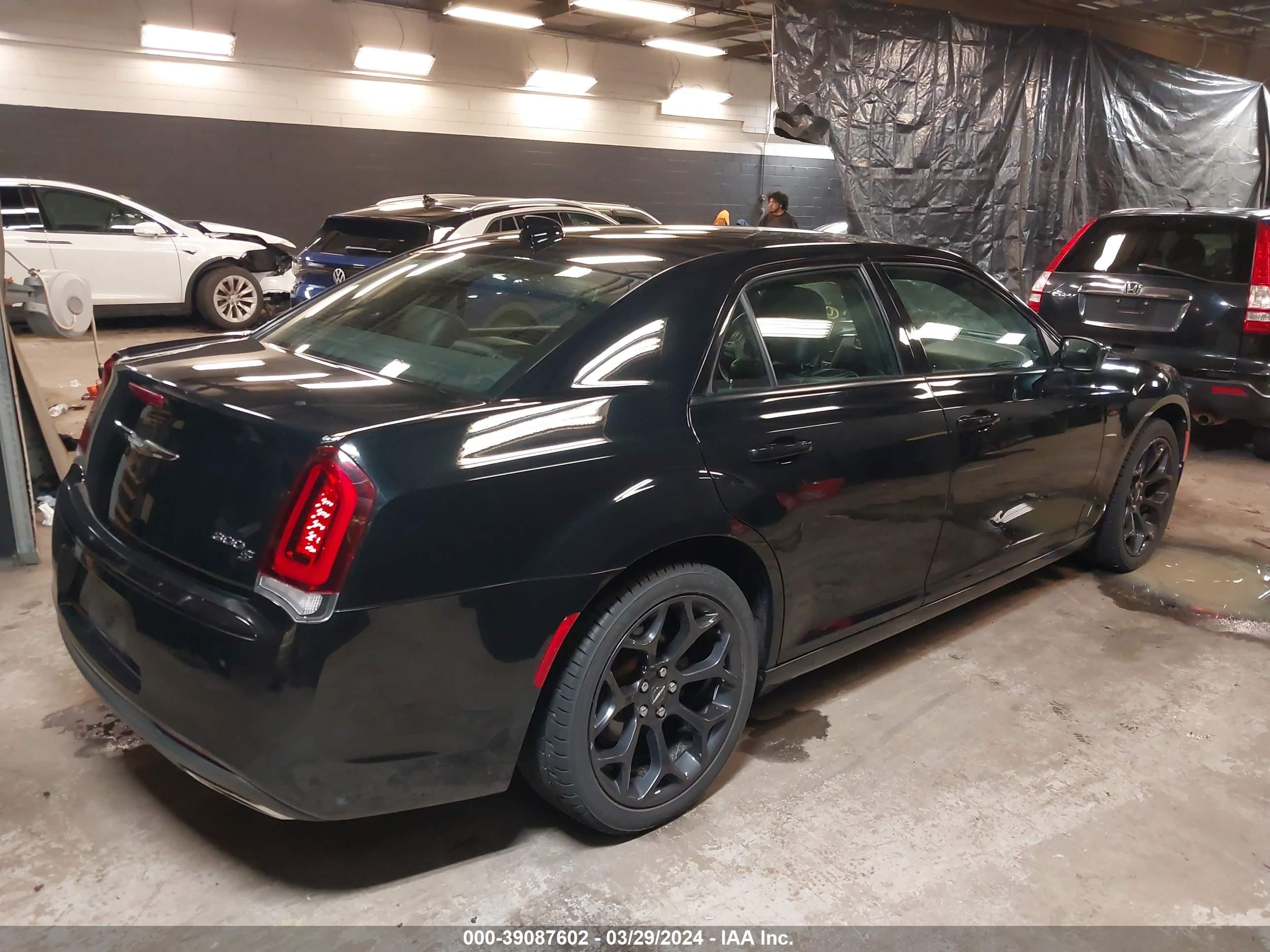 Photo 3 VIN: 2C3CCABG5KH609401 - CHRYSLER 300 