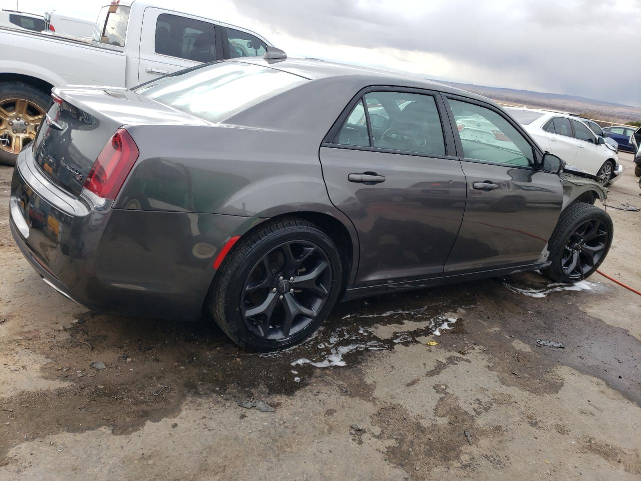 Photo 2 VIN: 2C3CCABG5MH520317 - CHRYSLER 300 