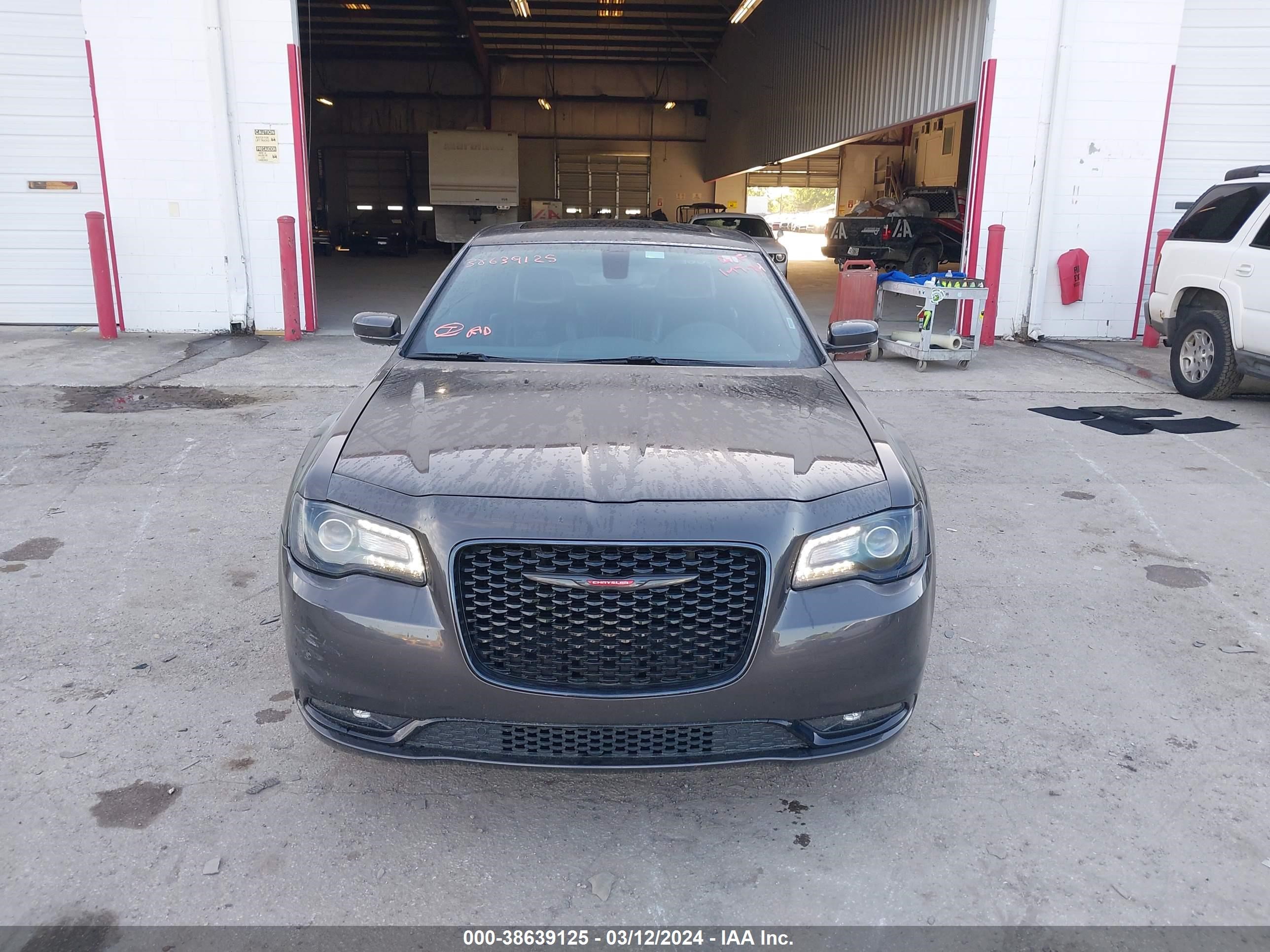 Photo 11 VIN: 2C3CCABG5PH561051 - CHRYSLER 300 