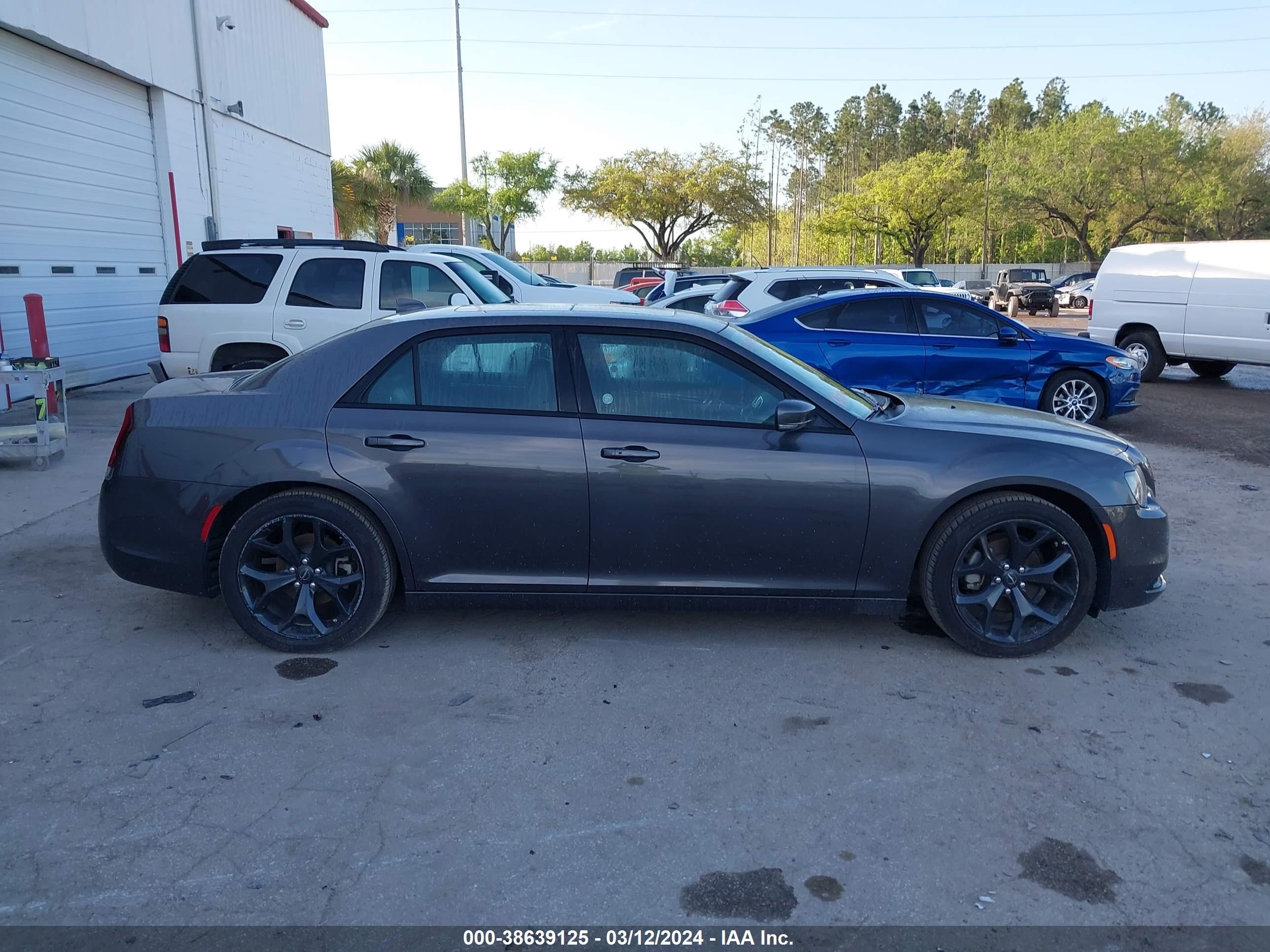 Photo 12 VIN: 2C3CCABG5PH561051 - CHRYSLER 300 