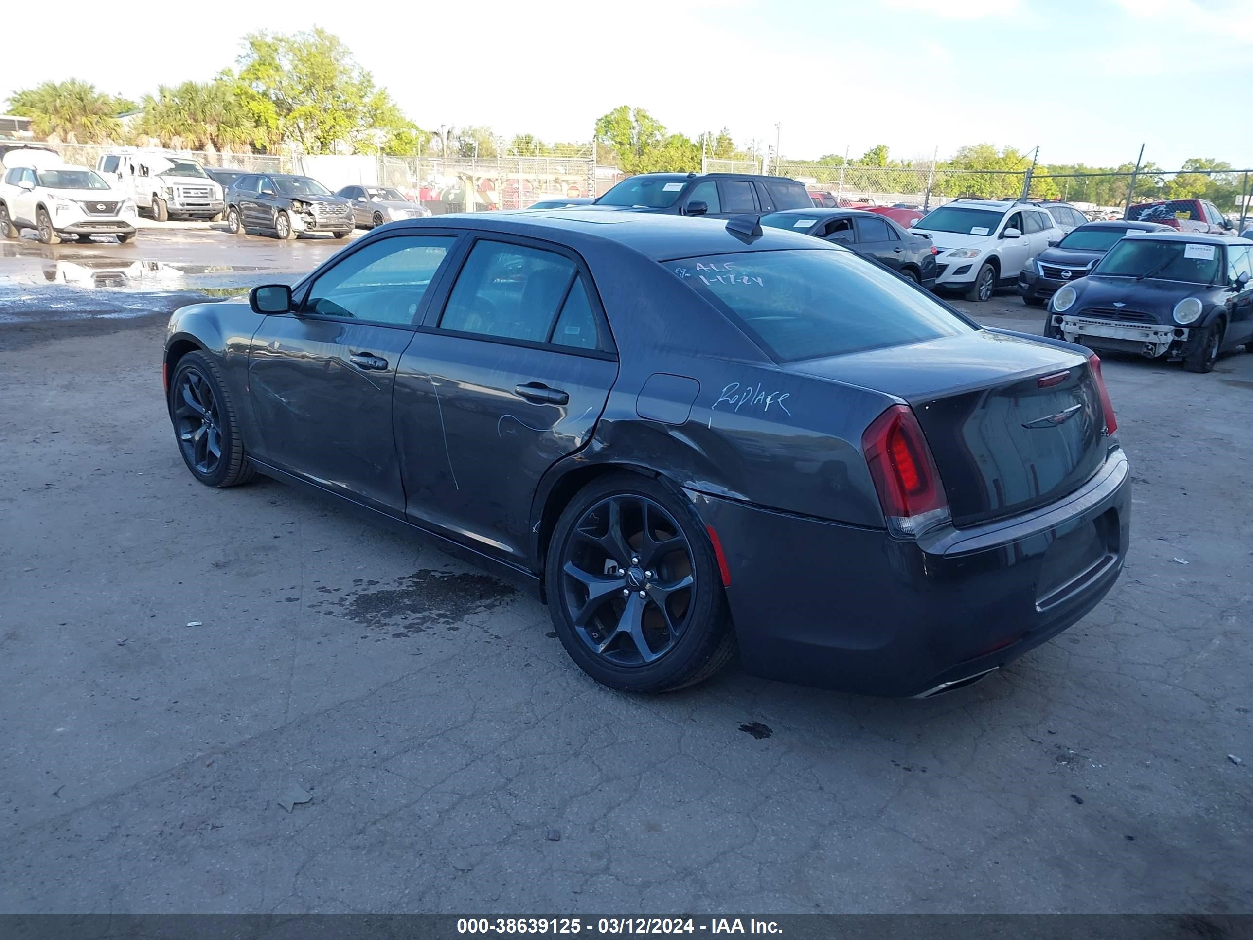 Photo 2 VIN: 2C3CCABG5PH561051 - CHRYSLER 300 