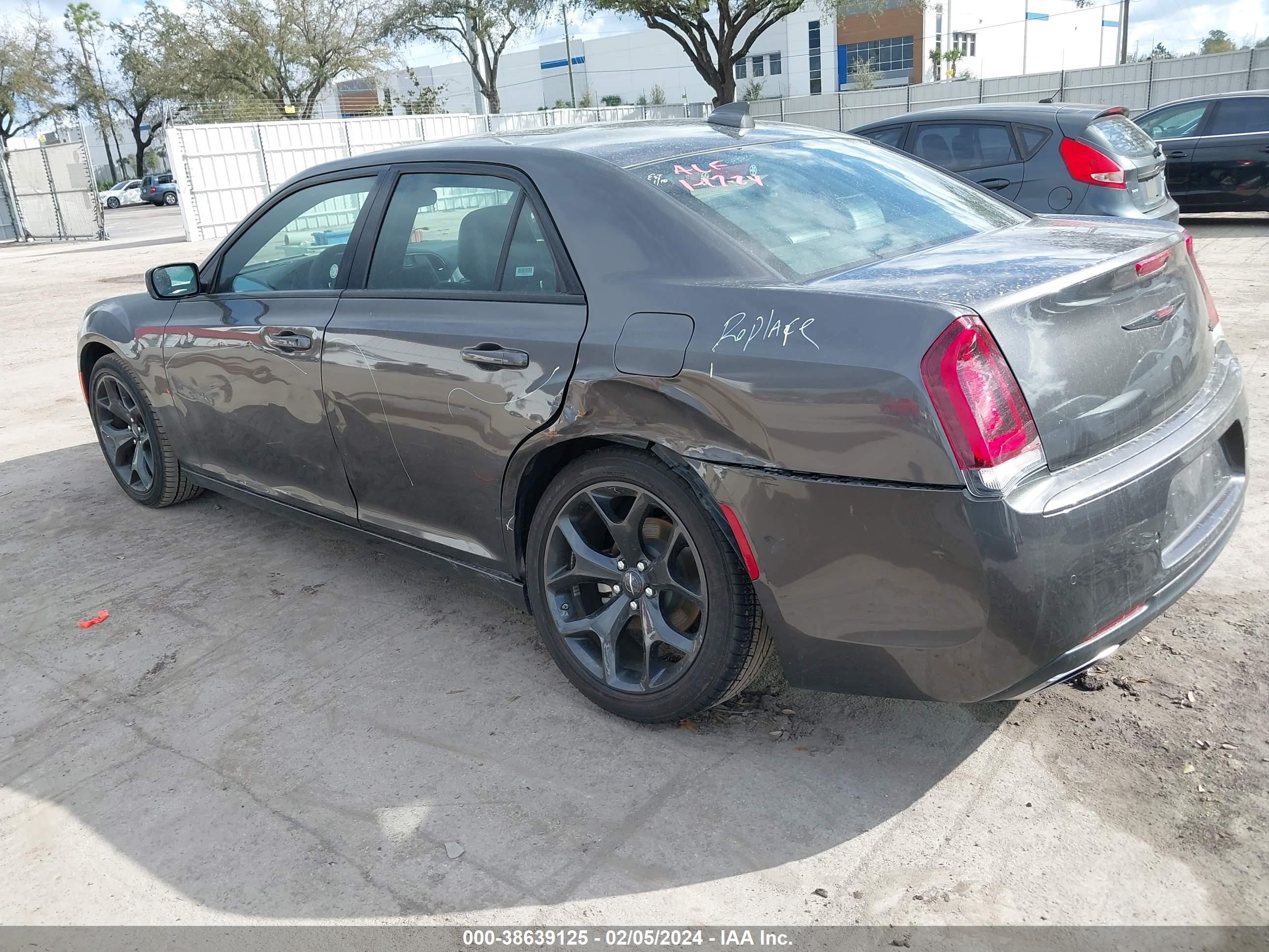 Photo 5 VIN: 2C3CCABG5PH561051 - CHRYSLER 300 