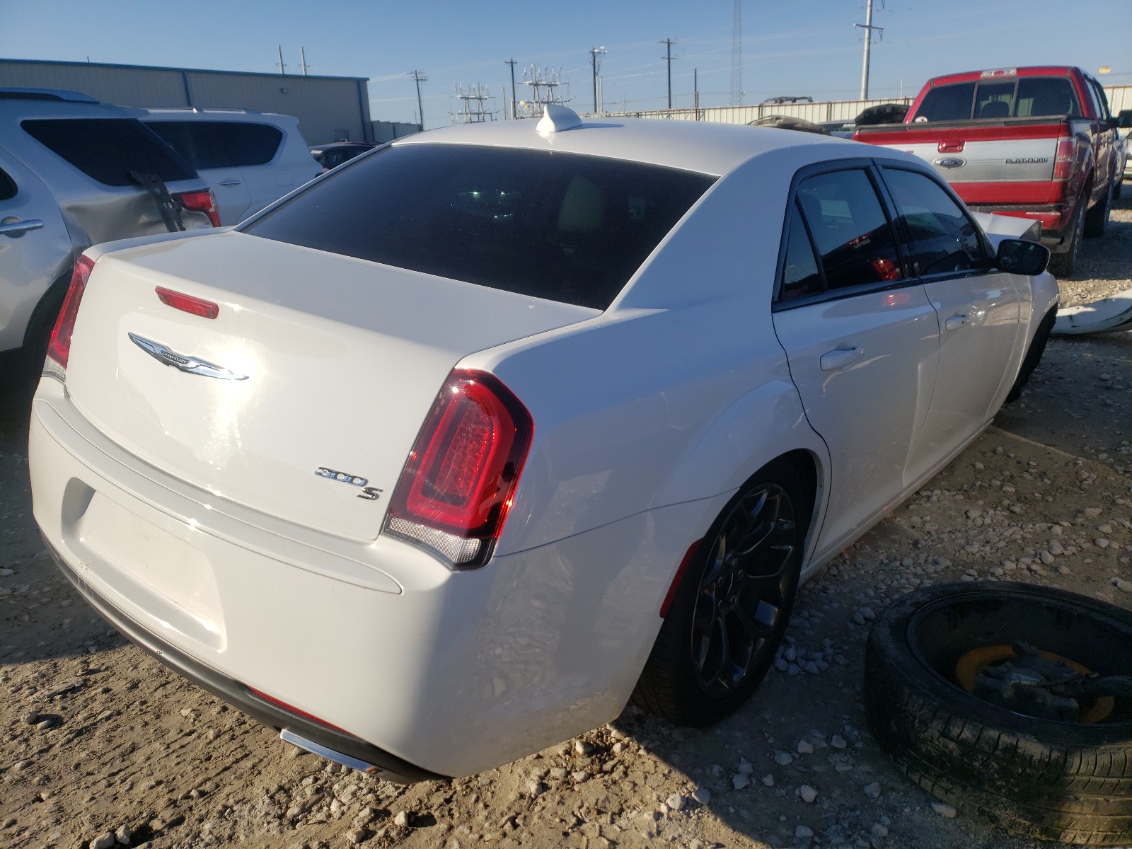 Photo 3 VIN: 2C3CCABG6FH872275 - CHRYSLER 300 S 