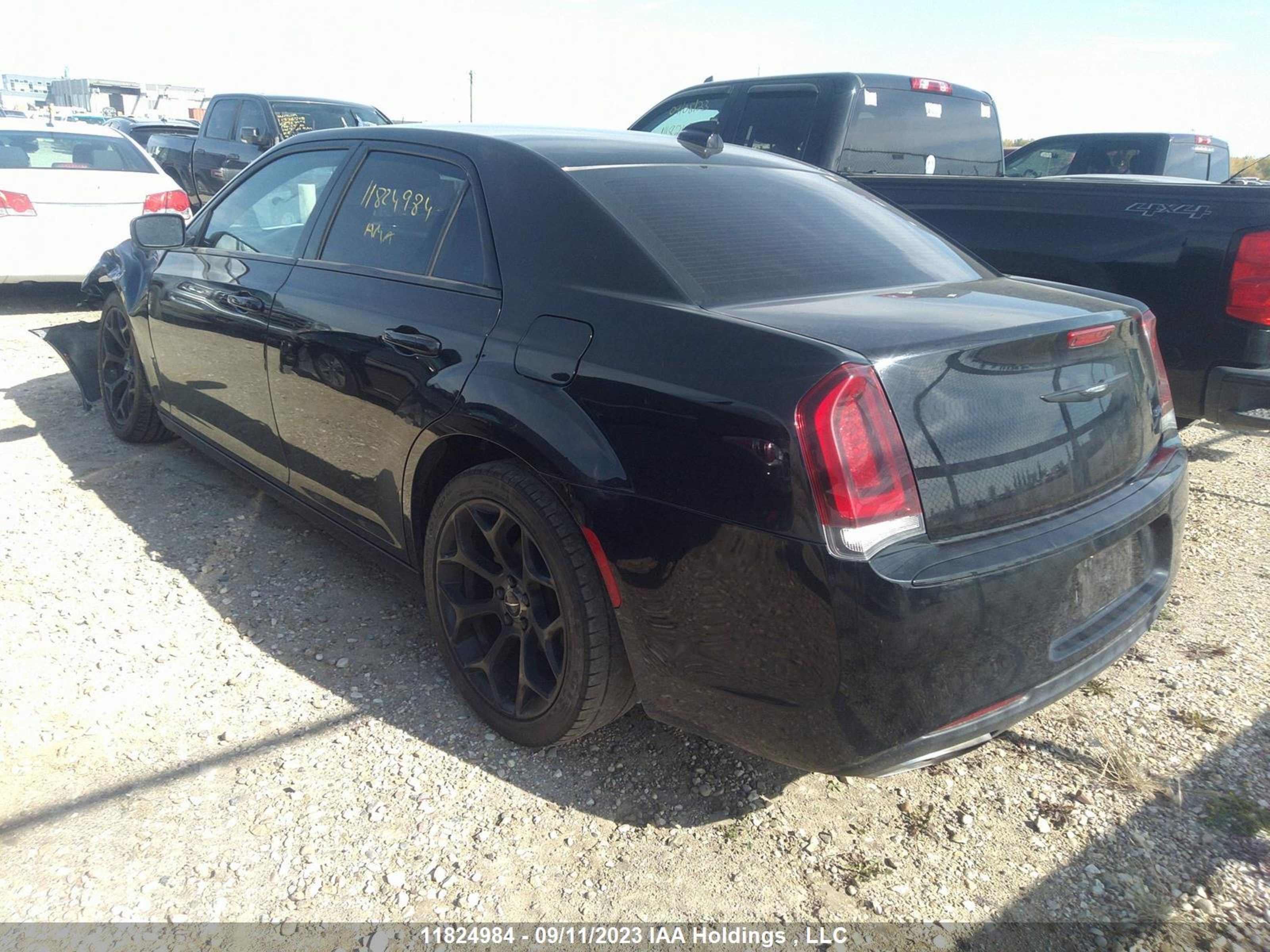 Photo 2 VIN: 2C3CCABG6JH264314 - CHRYSLER 300 