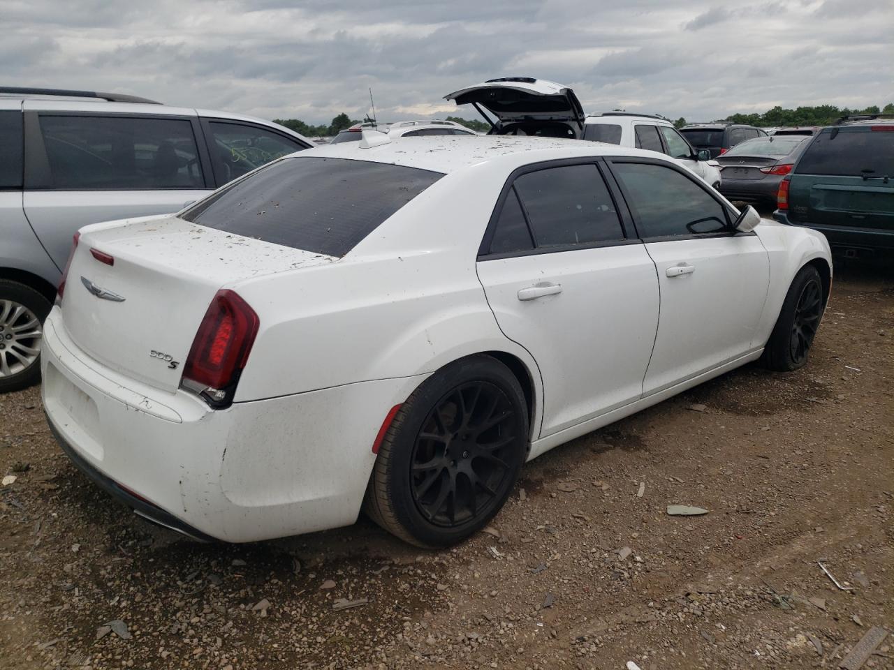 Photo 2 VIN: 2C3CCABG7FH864539 - CHRYSLER 300 