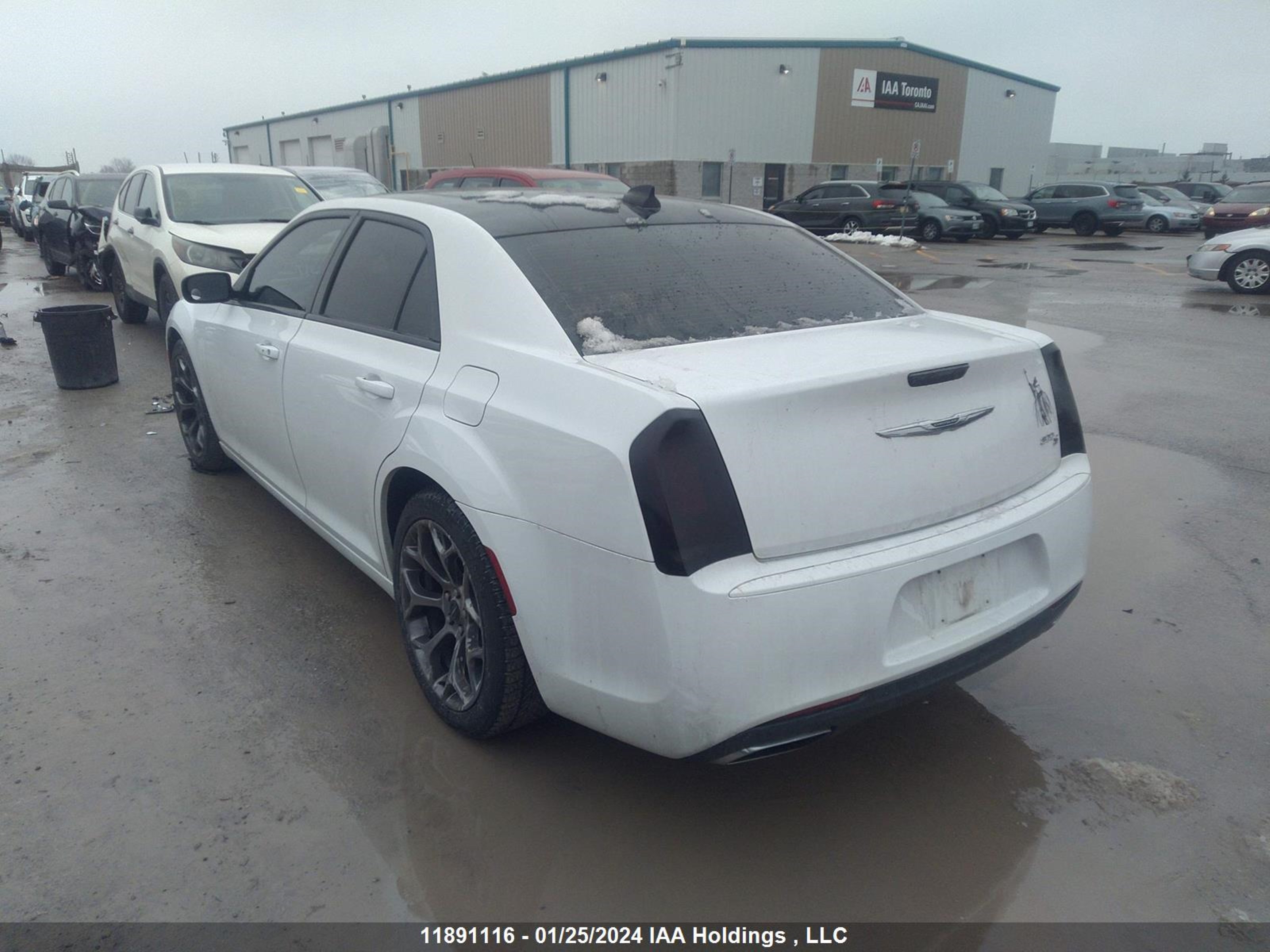 Photo 2 VIN: 2C3CCABG7JH264323 - CHRYSLER 300 