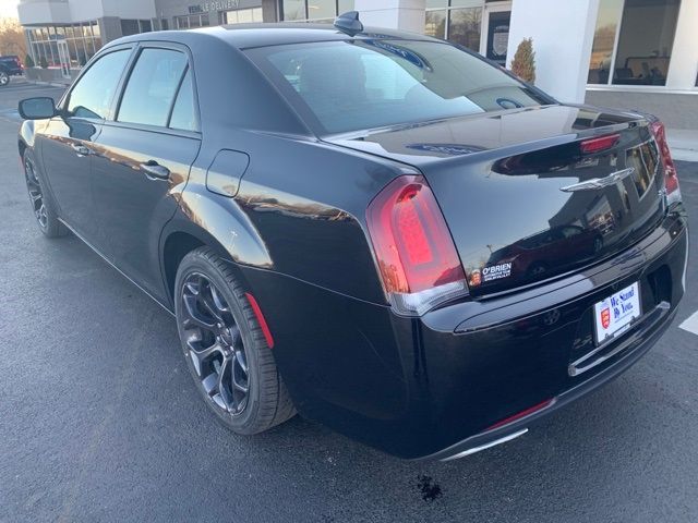 Photo 2 VIN: 2C3CCABG7KH617953 - CHRYSLER 300 