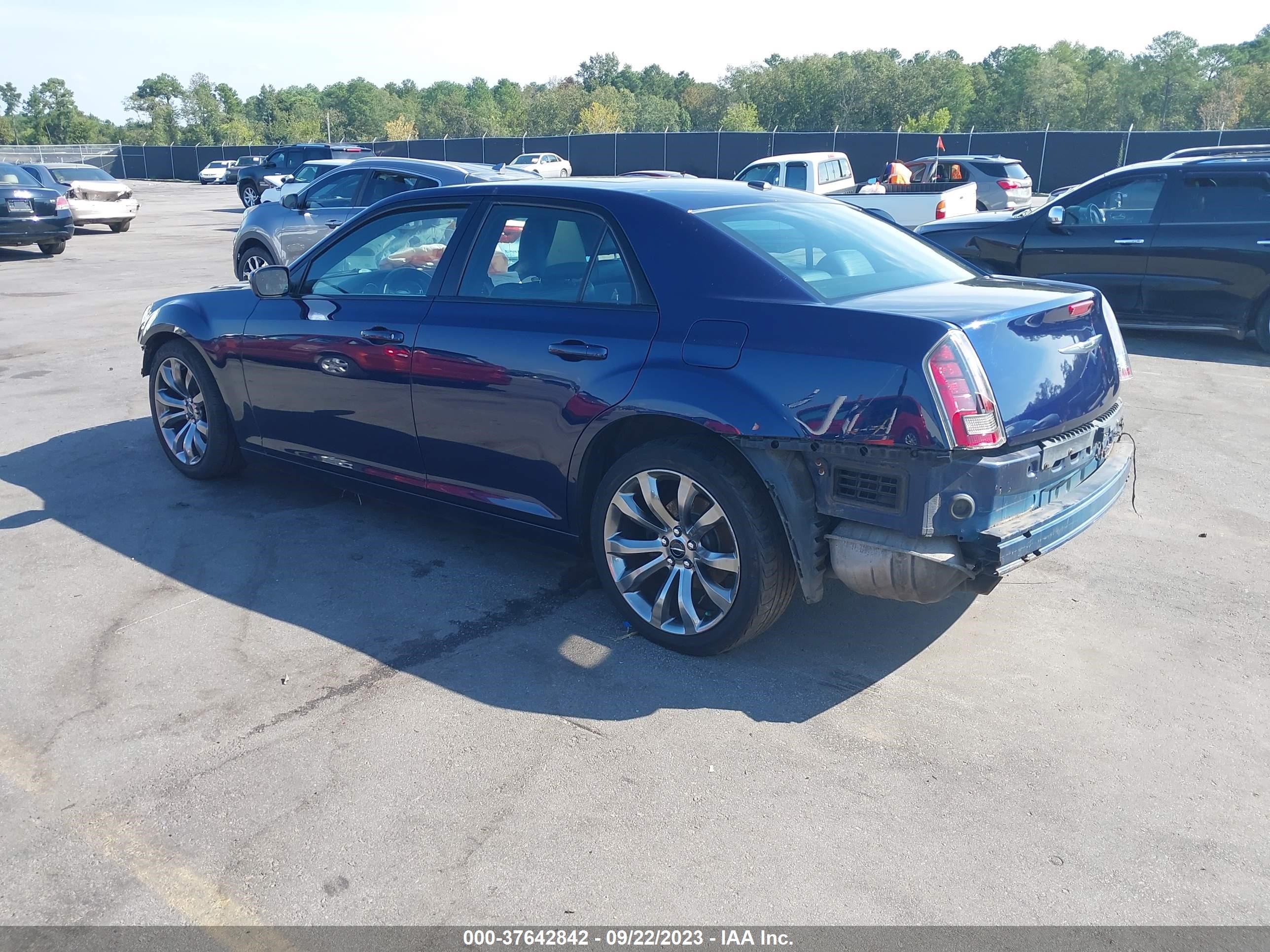 Photo 2 VIN: 2C3CCABG8EH352545 - CHRYSLER 300 