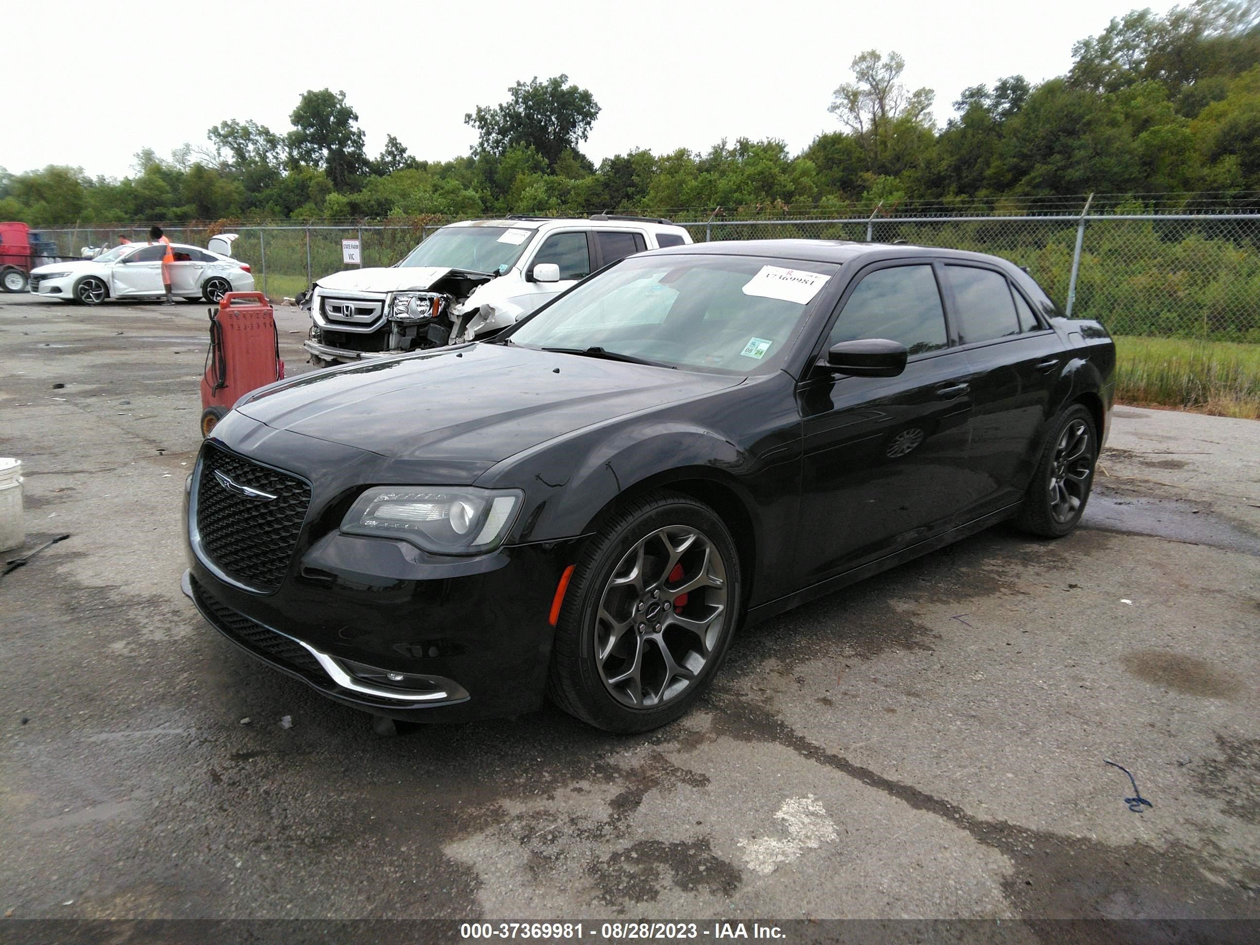 Photo 1 VIN: 2C3CCABG8FH882385 - CHRYSLER 300 