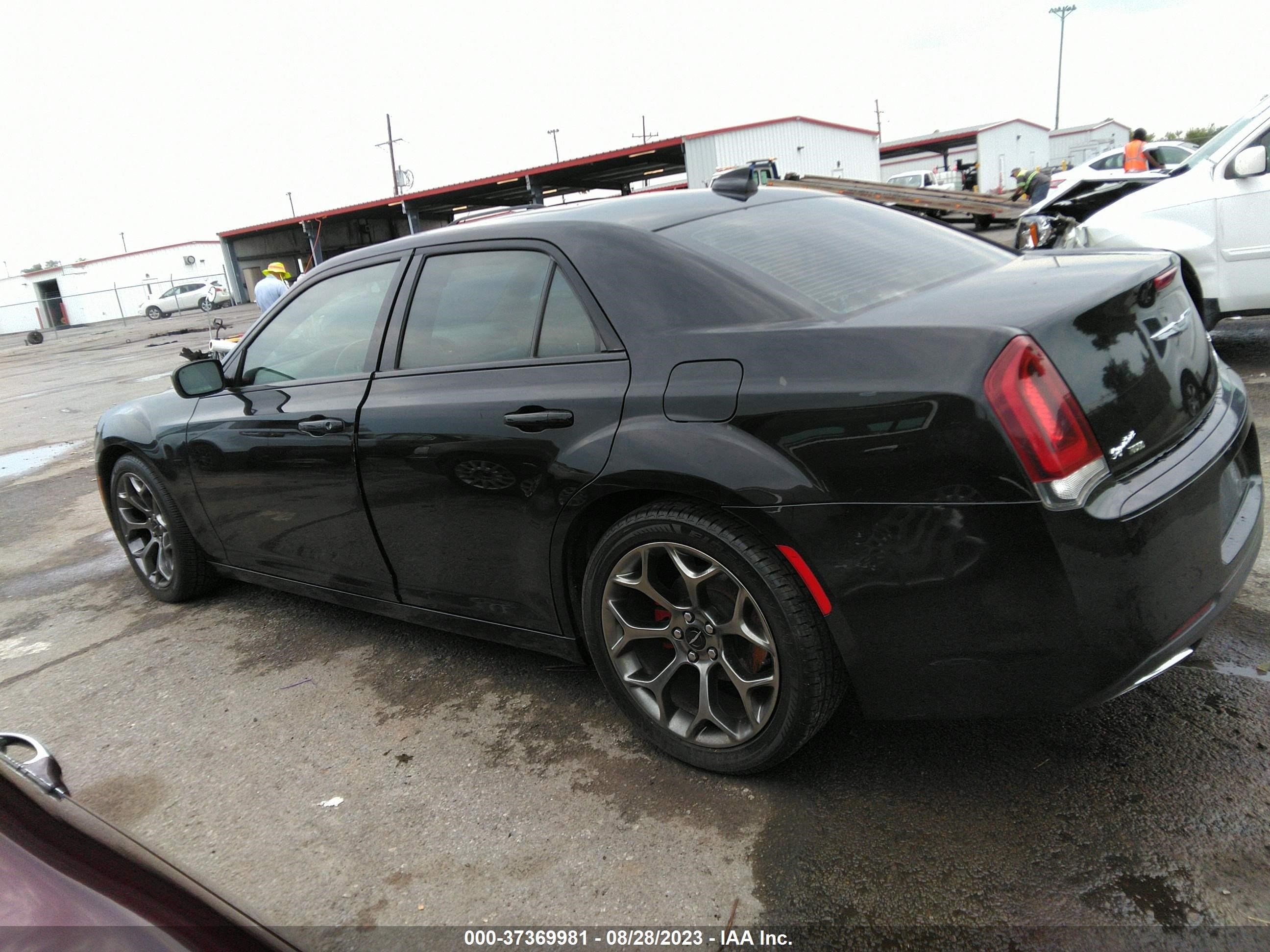 Photo 13 VIN: 2C3CCABG8FH882385 - CHRYSLER 300 