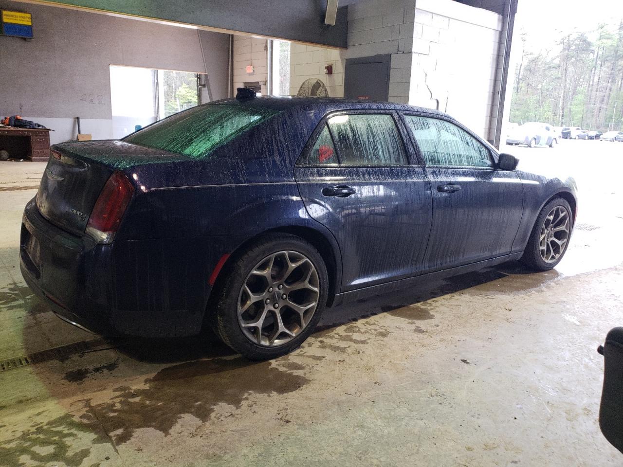 Photo 2 VIN: 2C3CCABG8GH168015 - CHRYSLER 300 