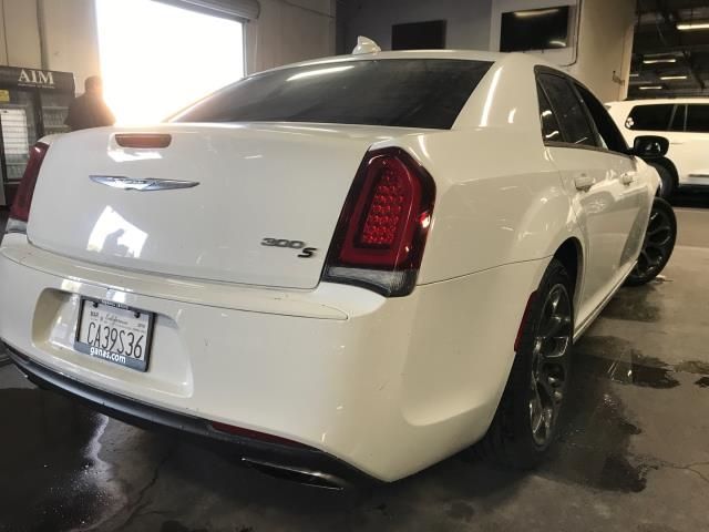 Photo 2 VIN: 2C3CCABG8JH227281 - CHRYSLER 300 