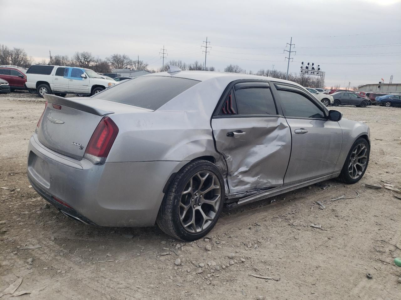 Photo 2 VIN: 2C3CCABG8JH240547 - CHRYSLER 300 