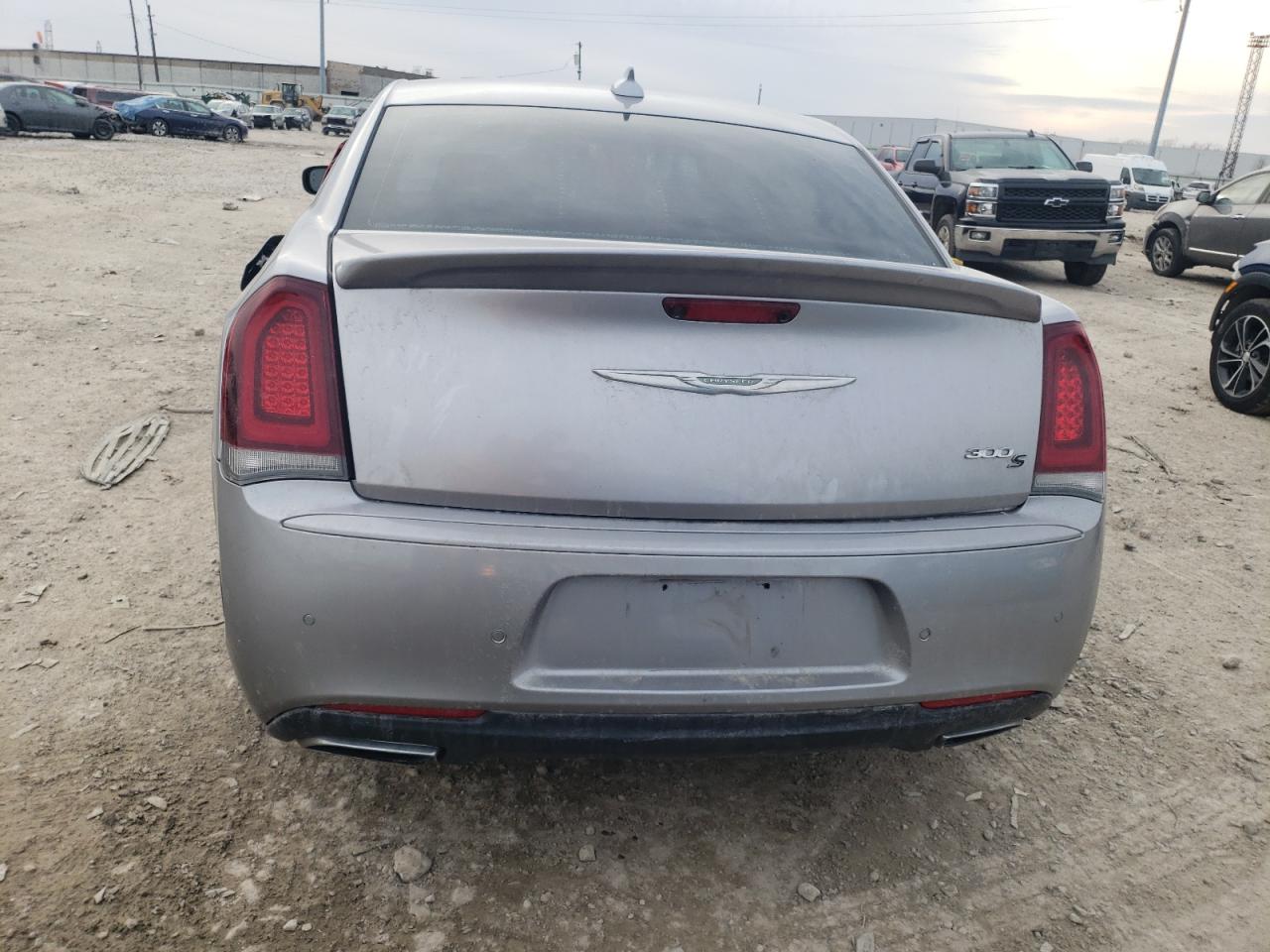 Photo 5 VIN: 2C3CCABG8JH240547 - CHRYSLER 300 