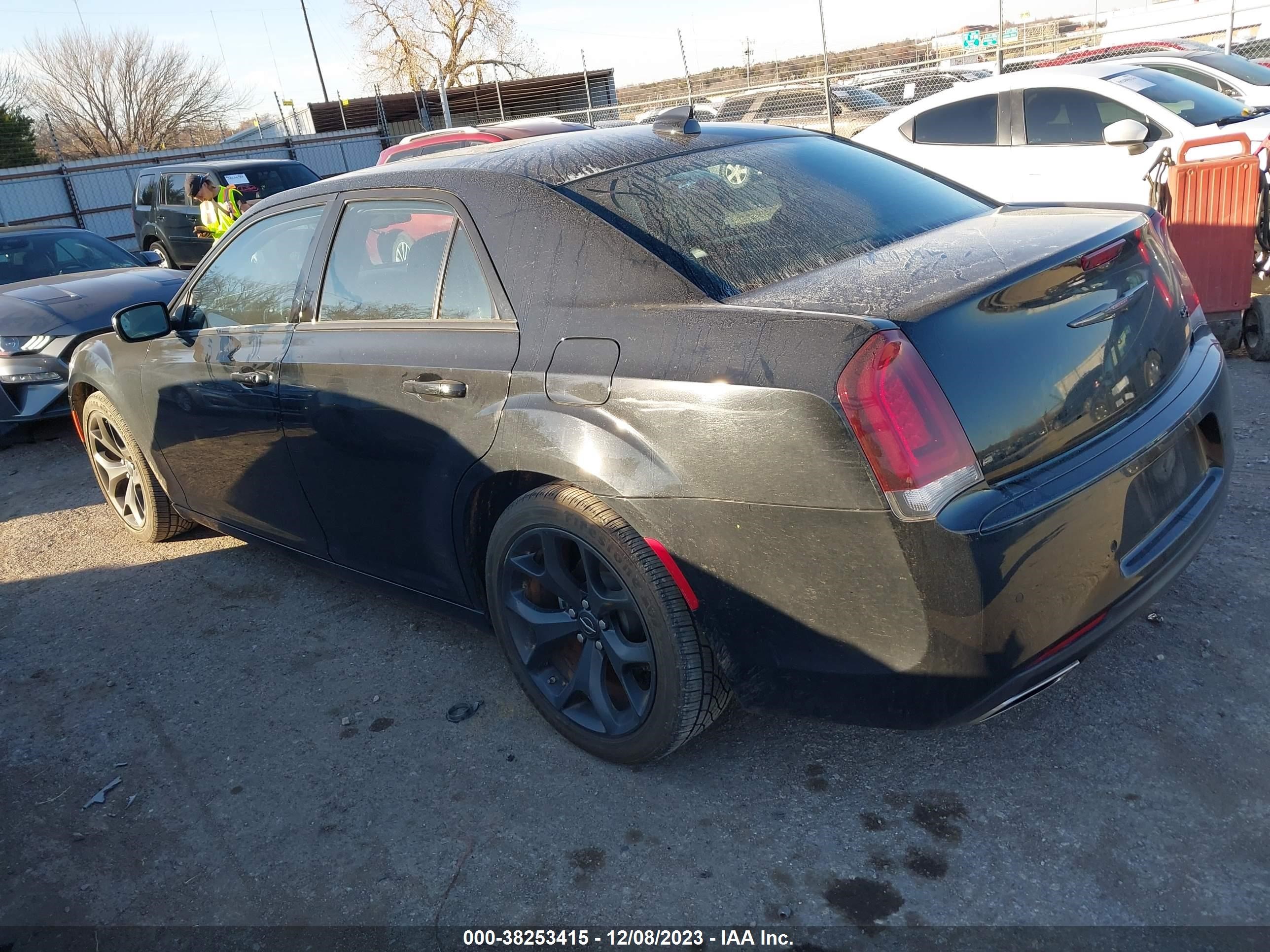 Photo 2 VIN: 2C3CCABG8NH154290 - CHRYSLER 300 