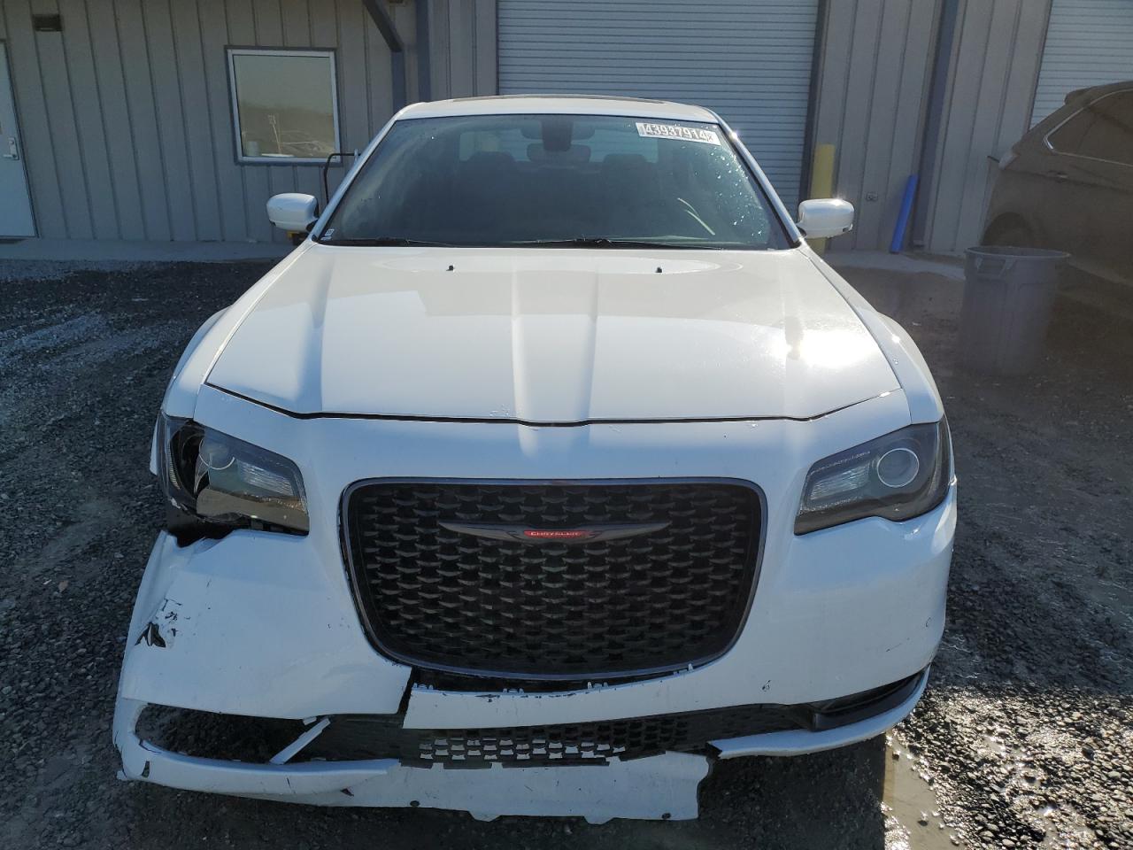 Photo 4 VIN: 2C3CCABG8PH524222 - CHRYSLER 300 