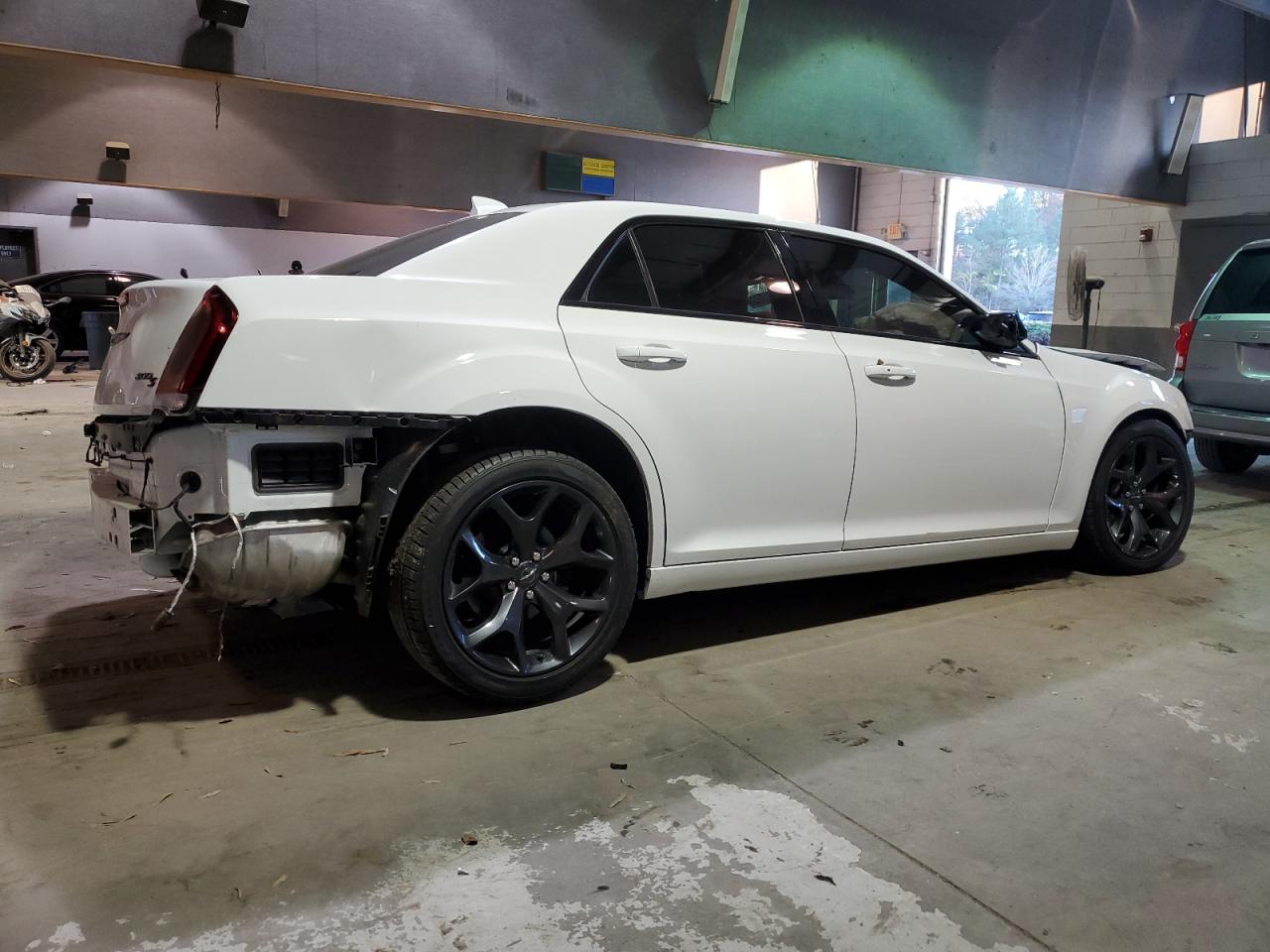 Photo 2 VIN: 2C3CCABG9LH255643 - CHRYSLER 300 