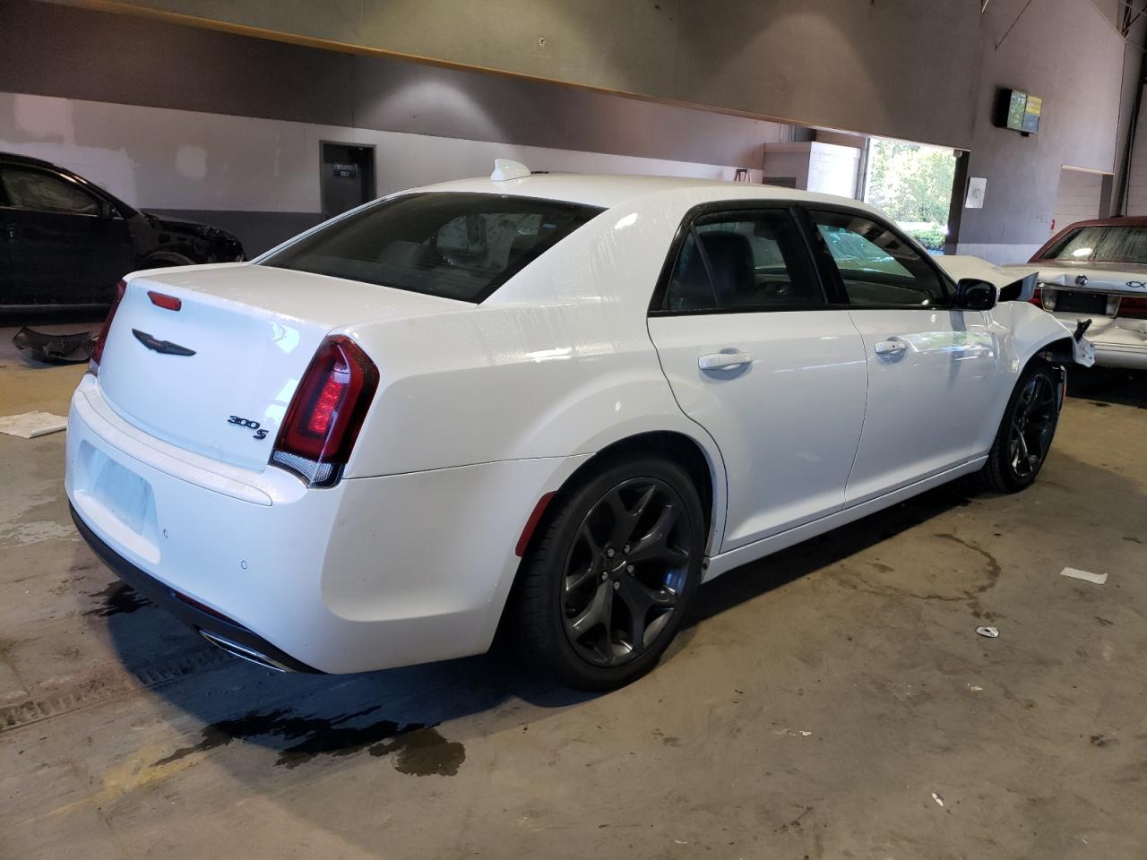 Photo 2 VIN: 2C3CCABG9MH520367 - CHRYSLER 300 