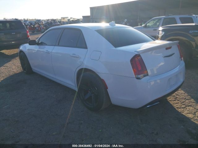 Photo 2 VIN: 2C3CCABGXFH786547 - CHRYSLER 300 