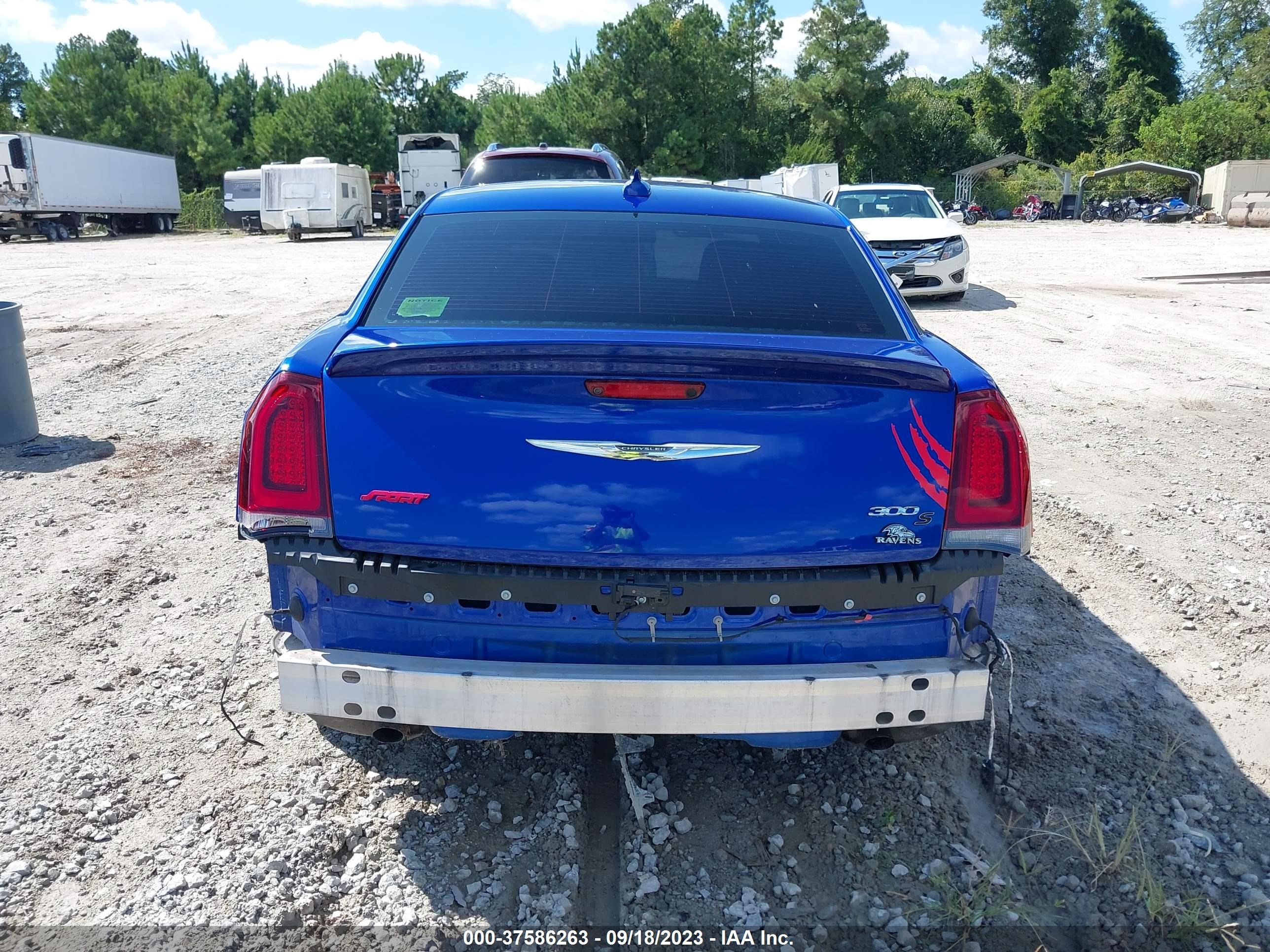 Photo 14 VIN: 2C3CCABGXJH338592 - CHRYSLER 300 