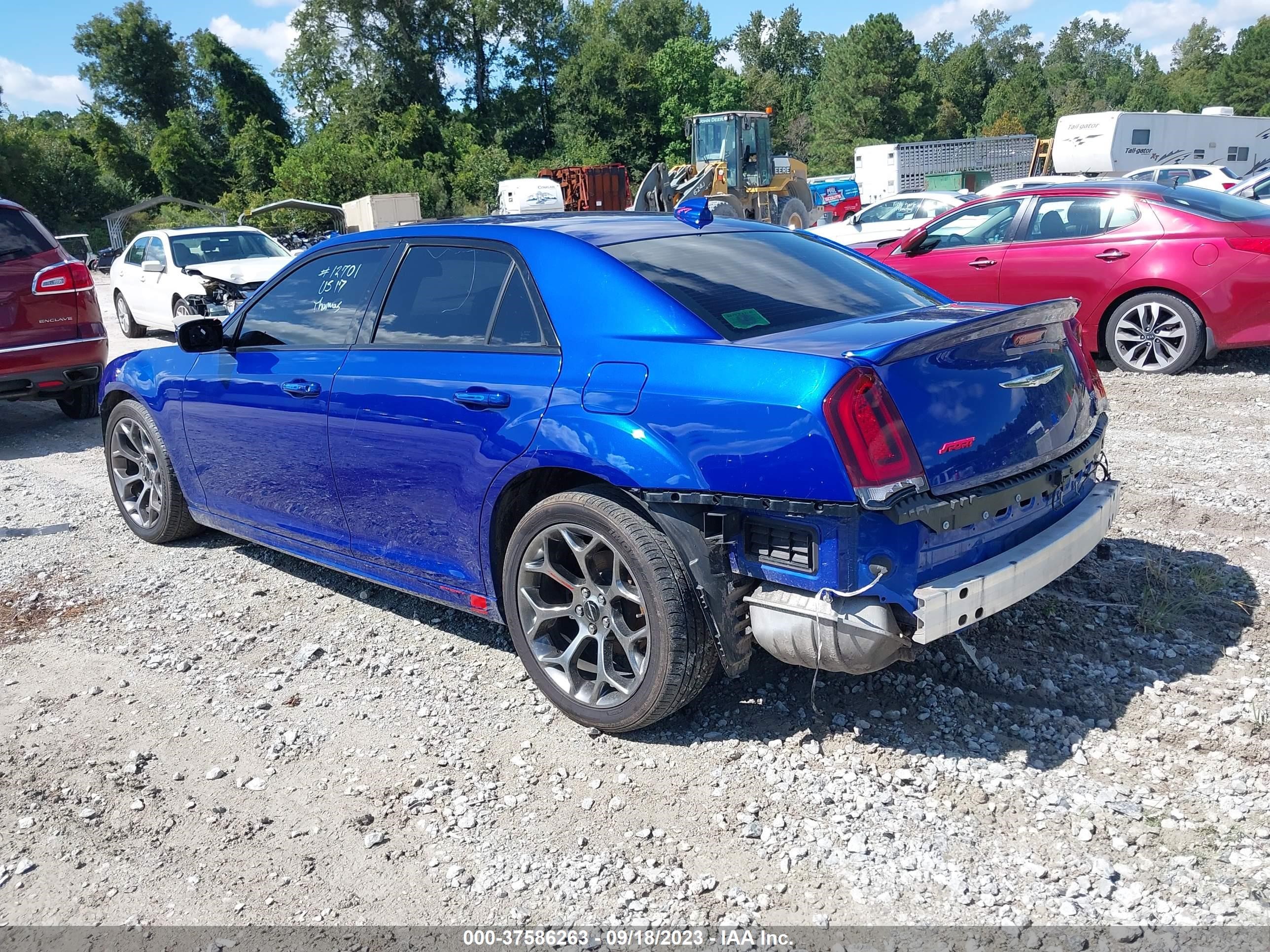 Photo 2 VIN: 2C3CCABGXJH338592 - CHRYSLER 300 