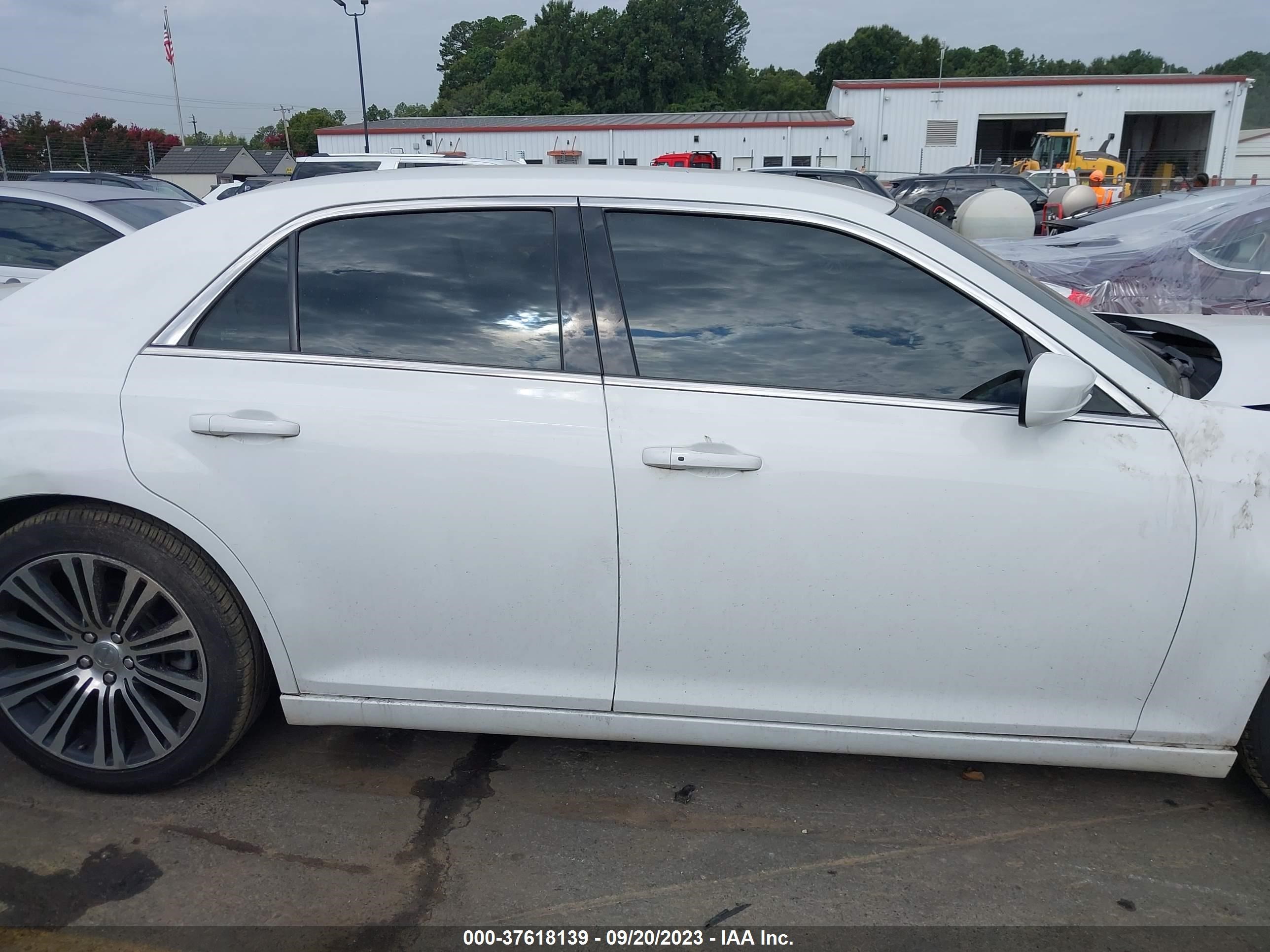 Photo 13 VIN: 2C3CCABT2DH699090 - CHRYSLER 300 