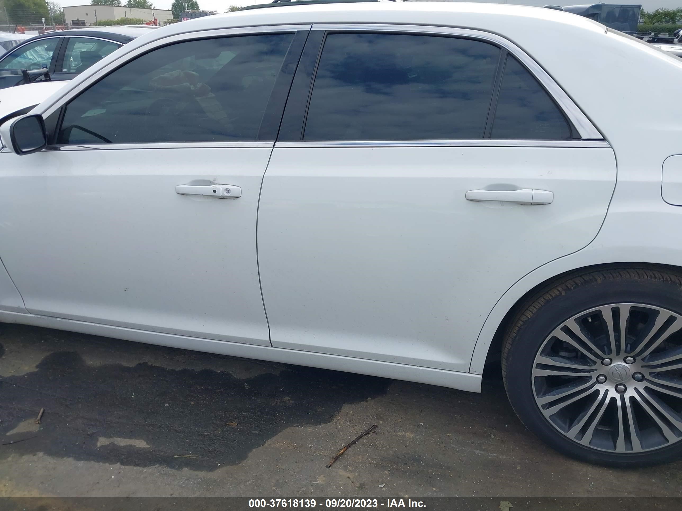 Photo 14 VIN: 2C3CCABT2DH699090 - CHRYSLER 300 