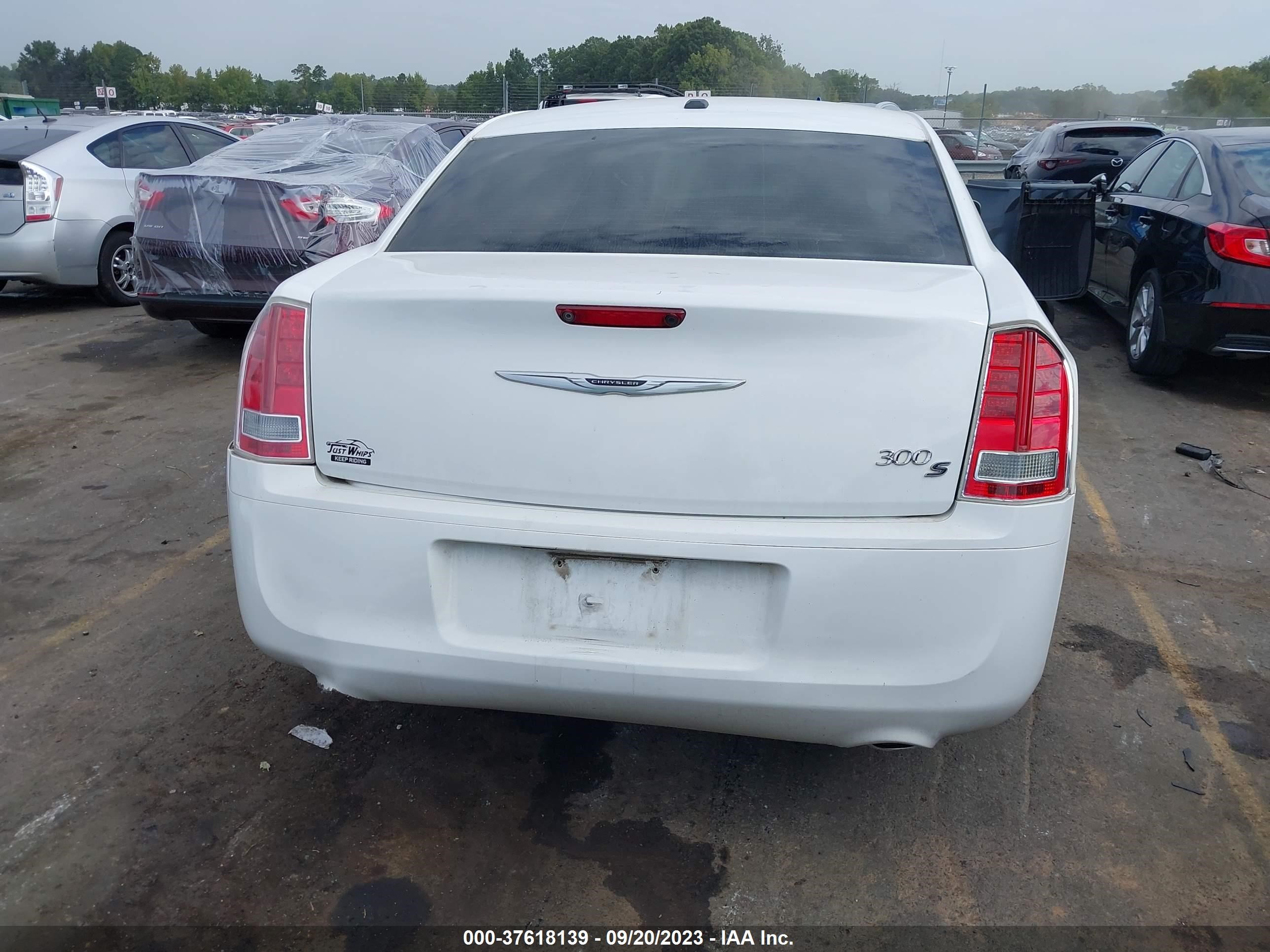 Photo 16 VIN: 2C3CCABT2DH699090 - CHRYSLER 300 