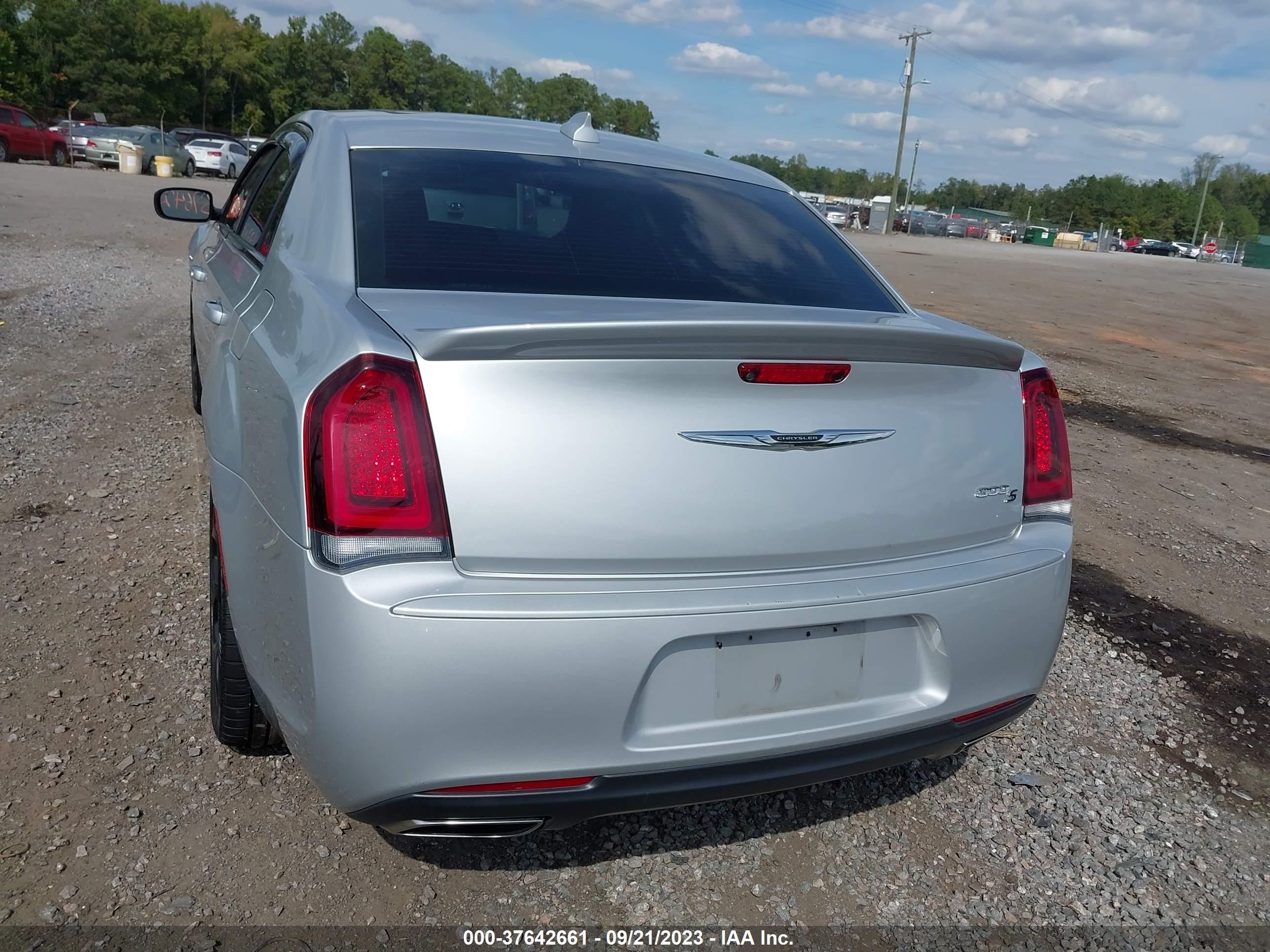 Photo 15 VIN: 2C3CCABT5LH239050 - CHRYSLER 300 