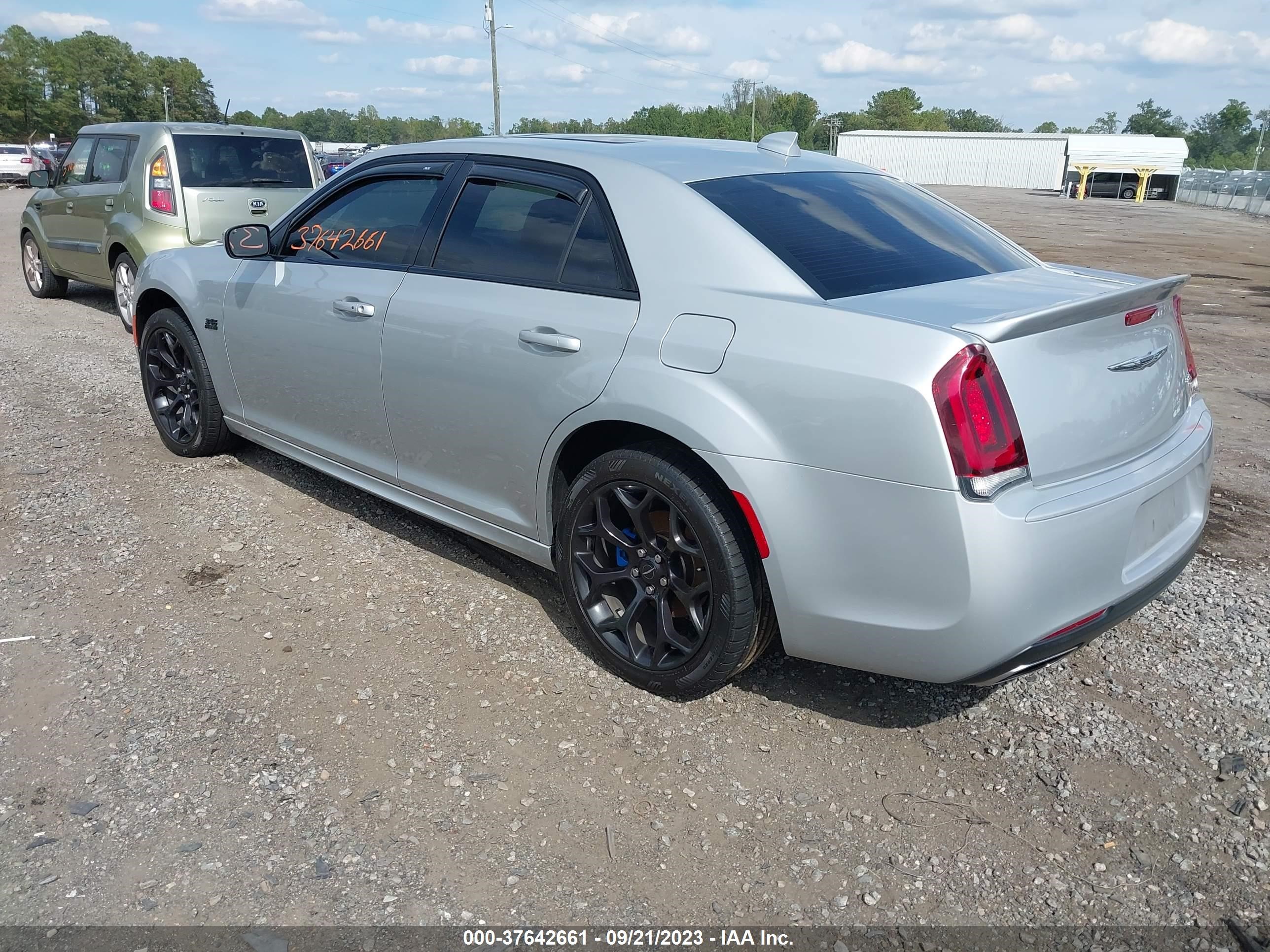 Photo 2 VIN: 2C3CCABT5LH239050 - CHRYSLER 300 