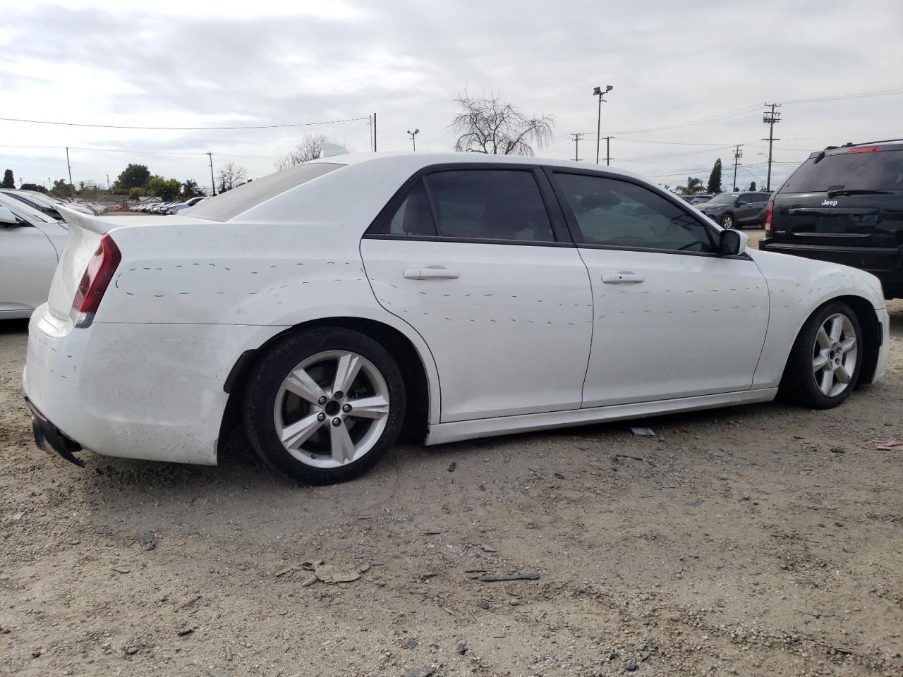 Photo 2 VIN: 2C3CCABT7JH316935 - CHRYSLER 300 