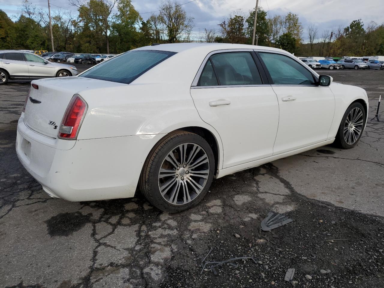 Photo 2 VIN: 2C3CCABTXDH553228 - CHRYSLER 300 