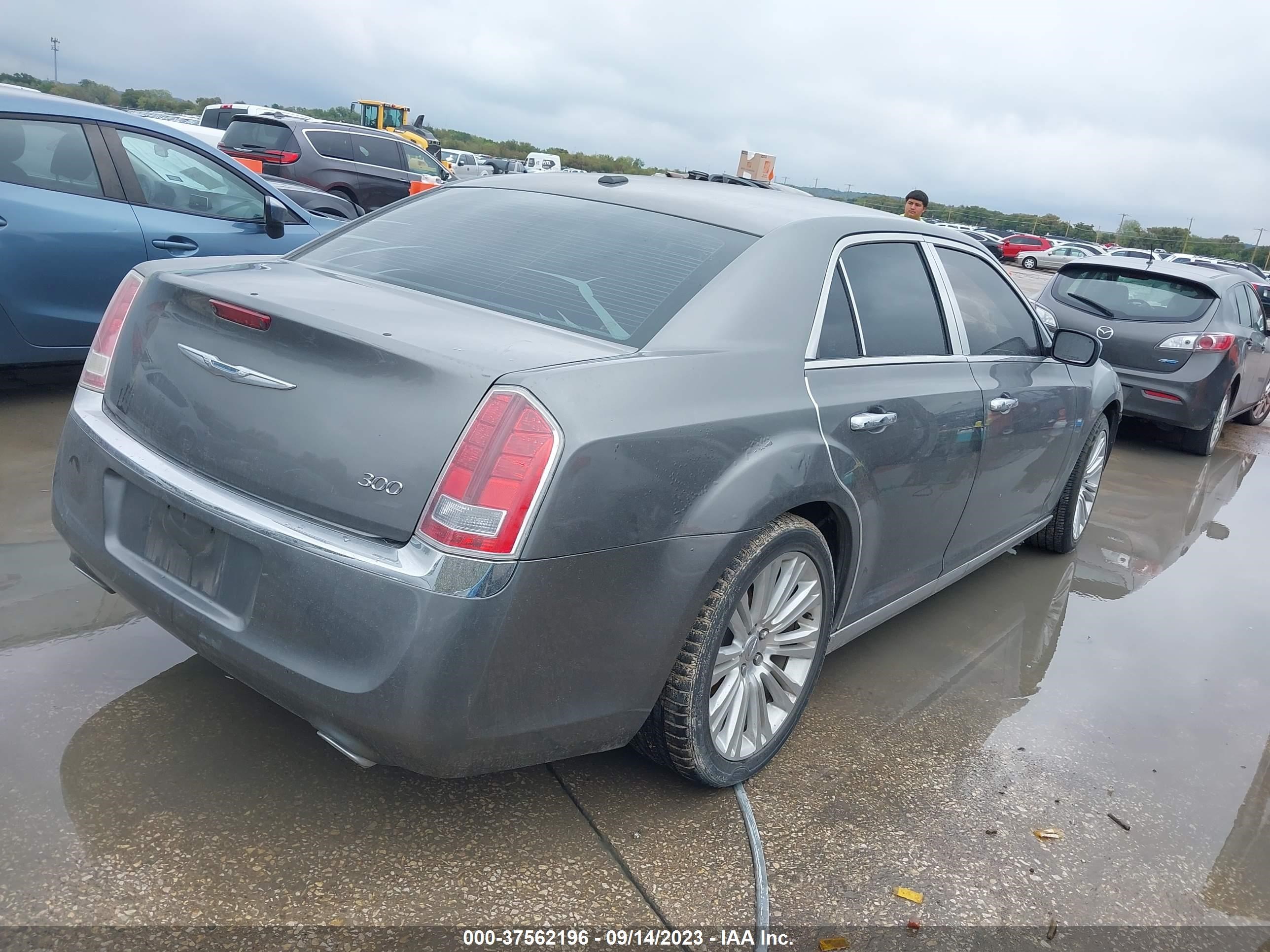 Photo 3 VIN: 2C3CCACG8CH245930 - CHRYSLER 300 