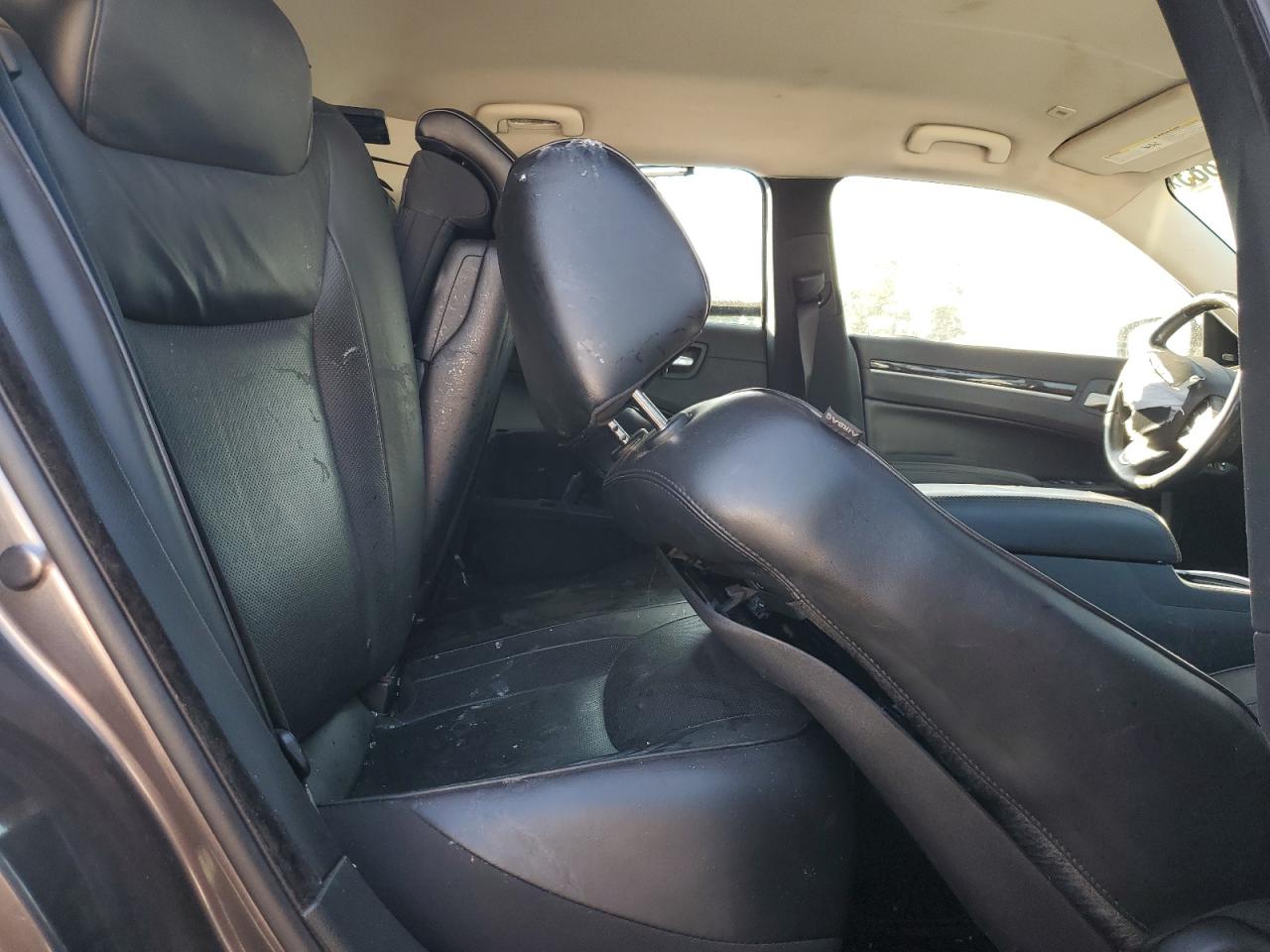 Photo 9 VIN: 2C3CCAEG0JH148795 - CHRYSLER 300 
