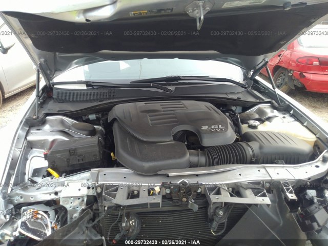 Photo 9 VIN: 2C3CCAEG0JH263977 - CHRYSLER 300 