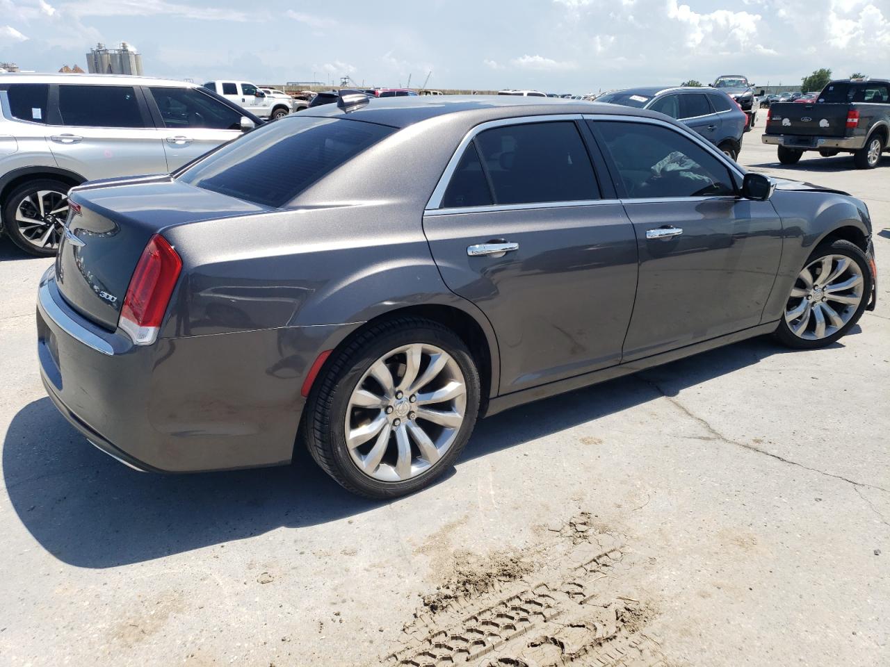 Photo 2 VIN: 2C3CCAEG0JH314104 - CHRYSLER 300 