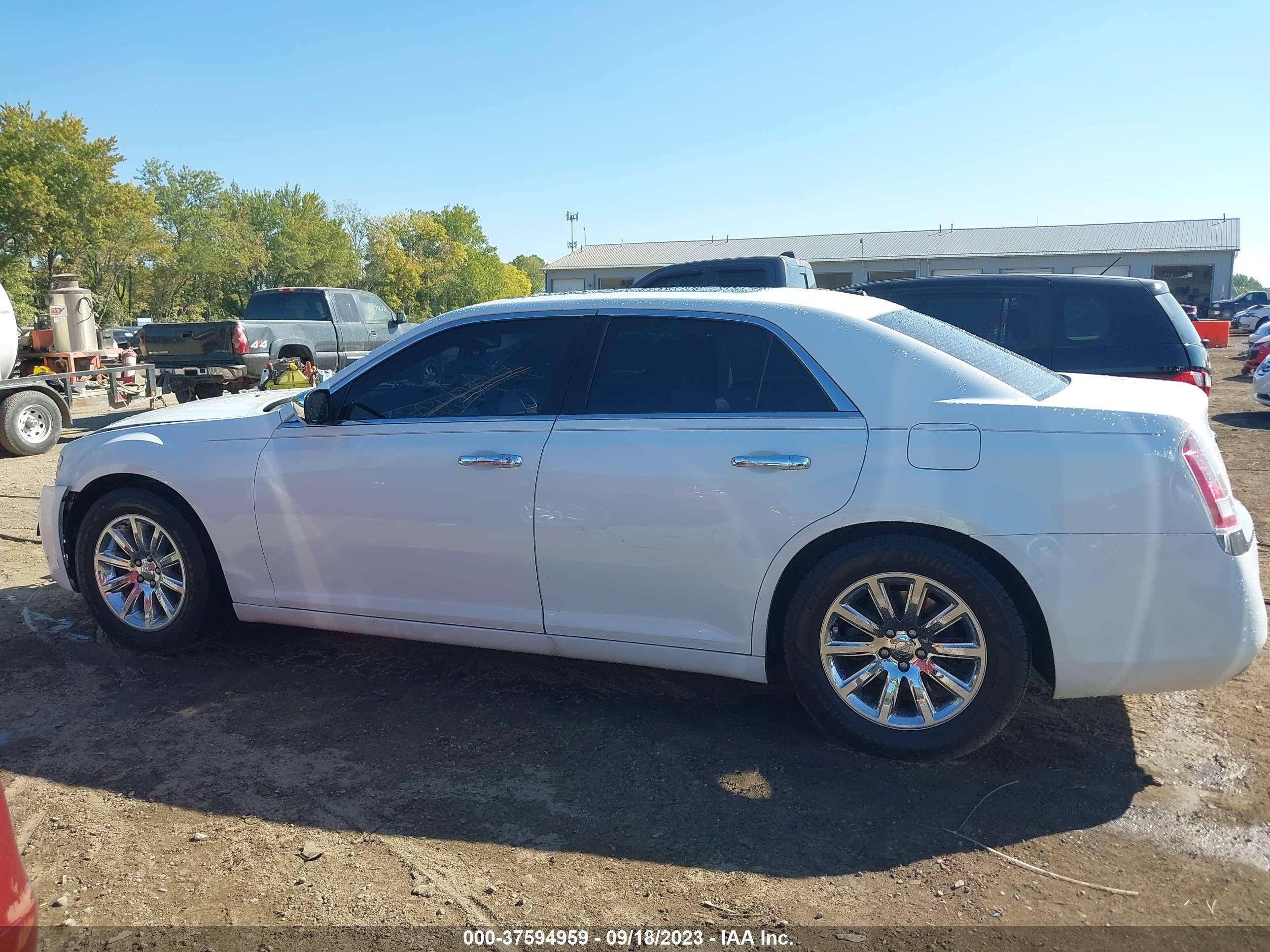 Photo 13 VIN: 2C3CCAEG2DH685303 - CHRYSLER 300 