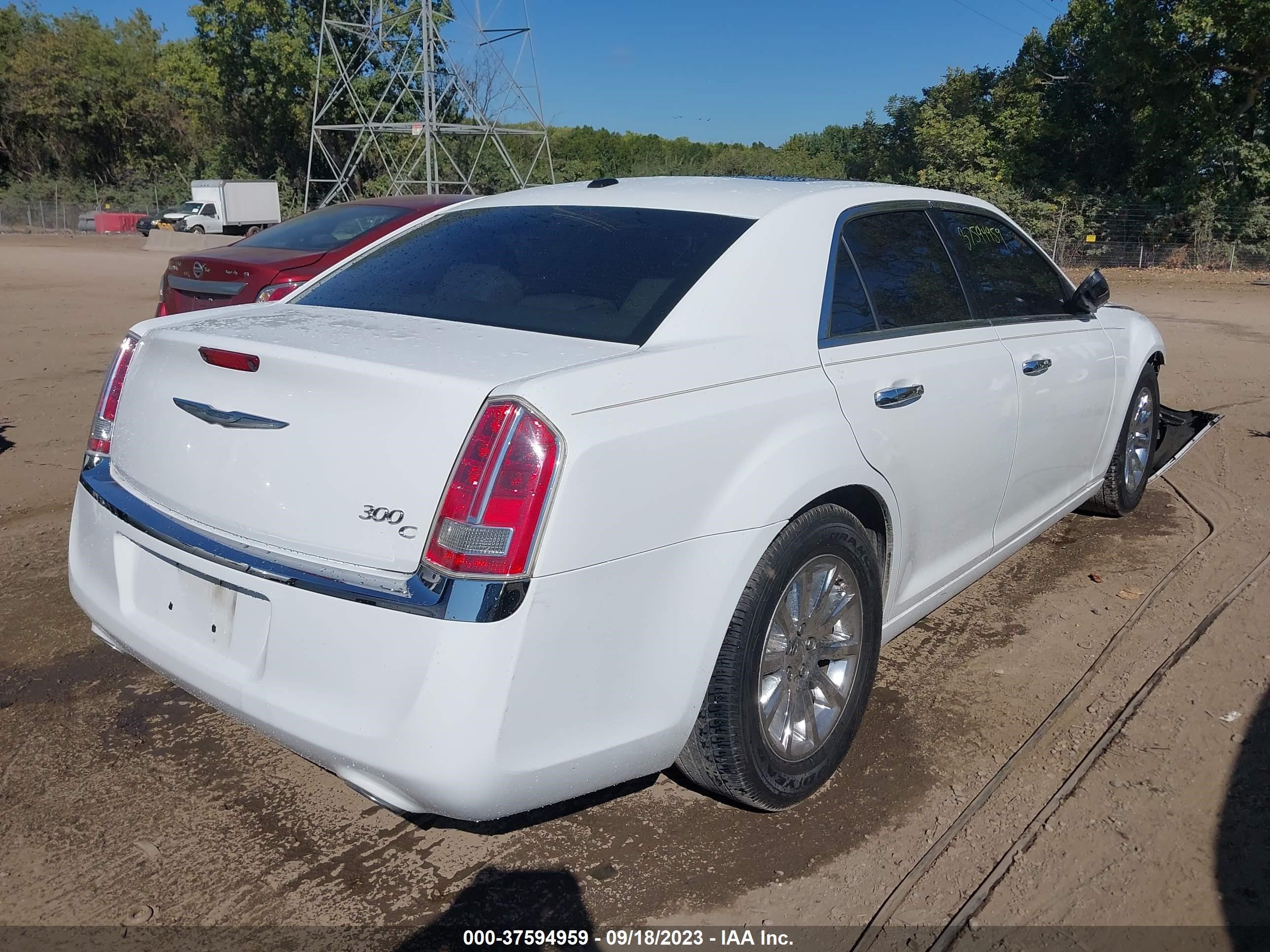 Photo 3 VIN: 2C3CCAEG2DH685303 - CHRYSLER 300 