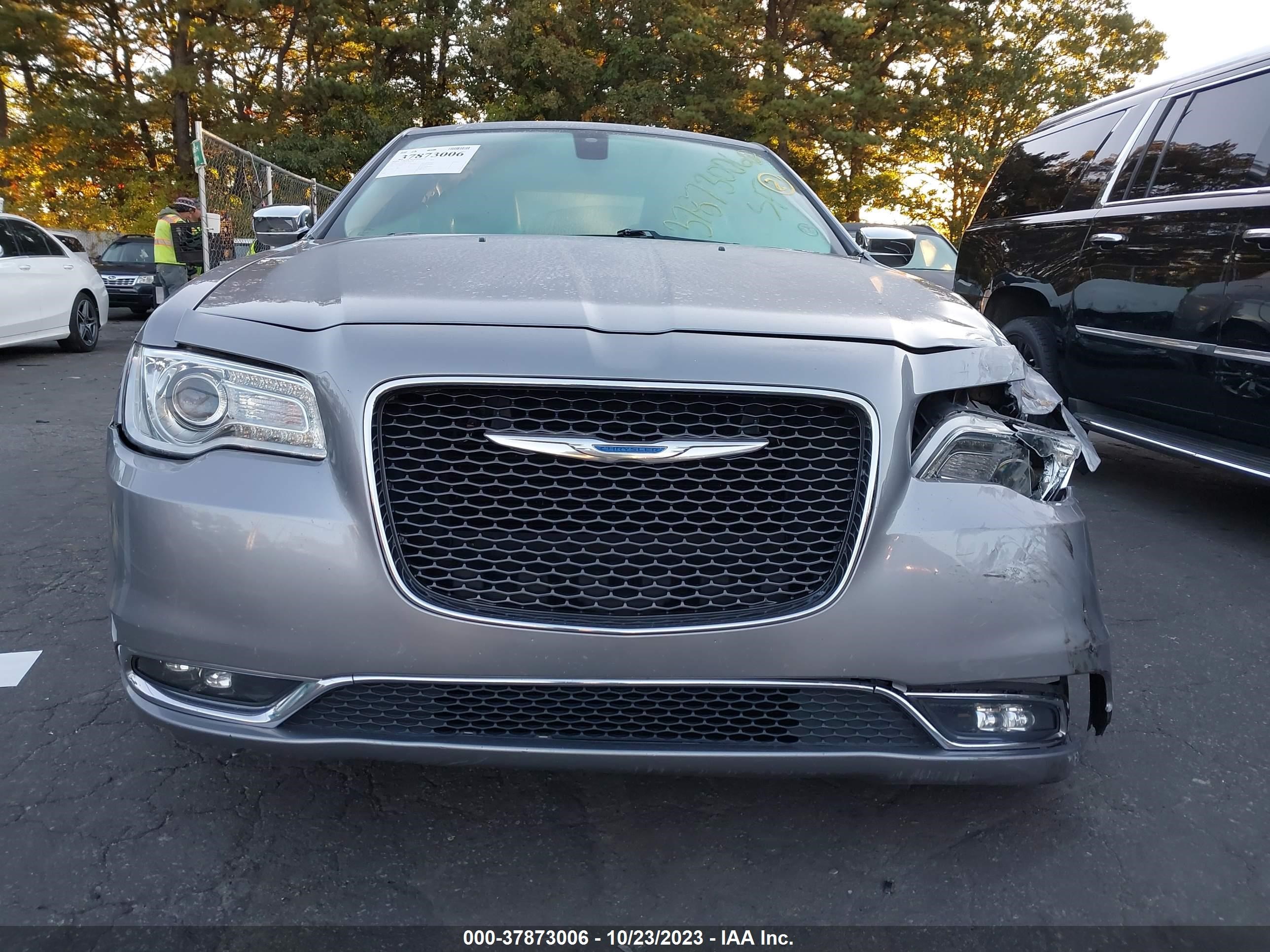 Photo 11 VIN: 2C3CCAEG2JH170927 - CHRYSLER 300 