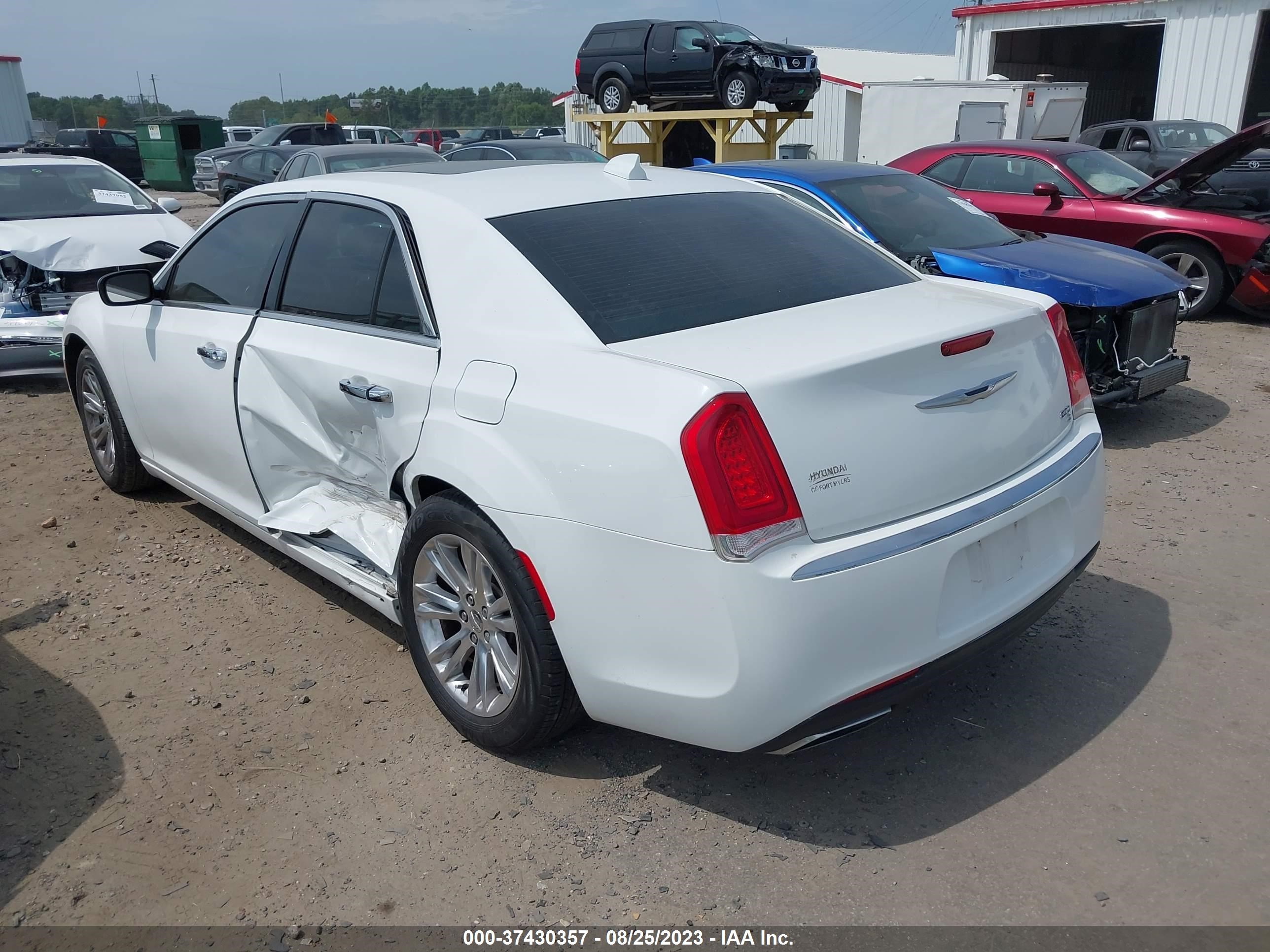 Photo 2 VIN: 2C3CCAEG3GH342584 - CHRYSLER 300 