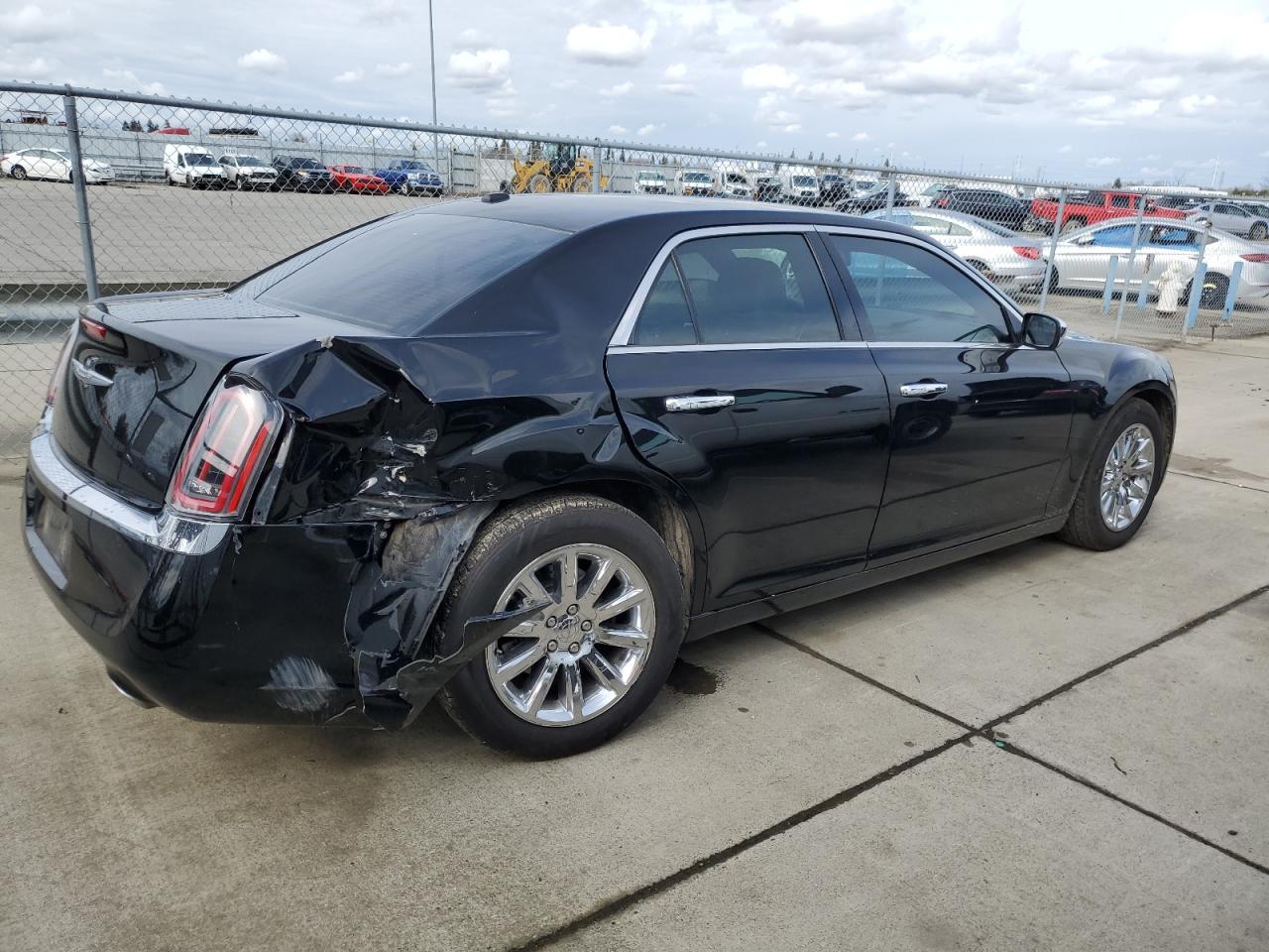 Photo 2 VIN: 2C3CCAEG4DH606164 - CHRYSLER 300 