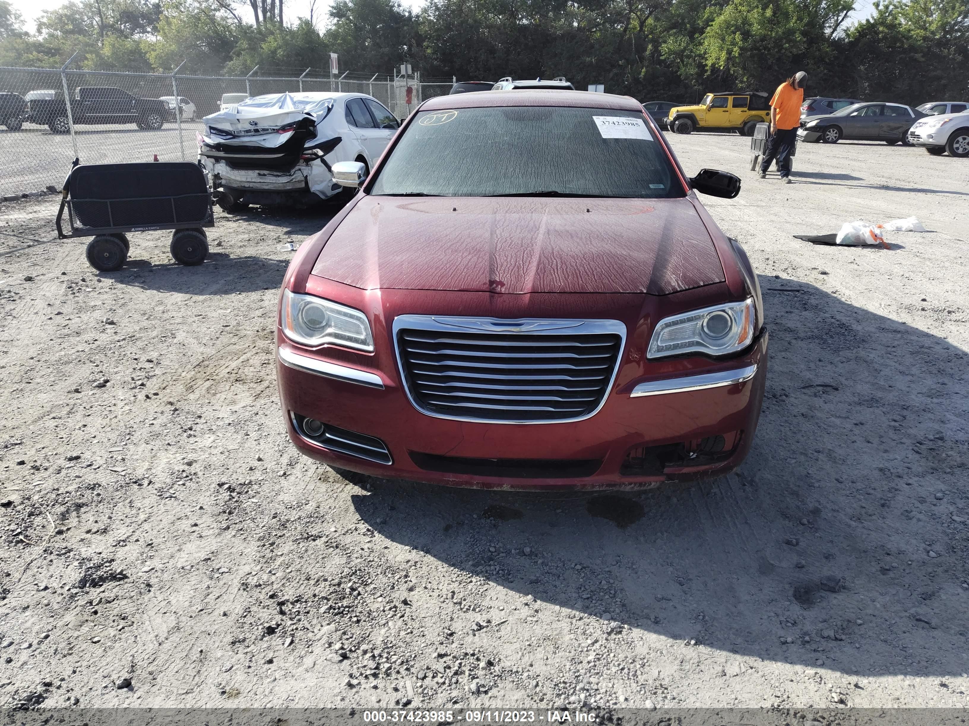 Photo 10 VIN: 2C3CCAEG6EH206978 - CHRYSLER 300 