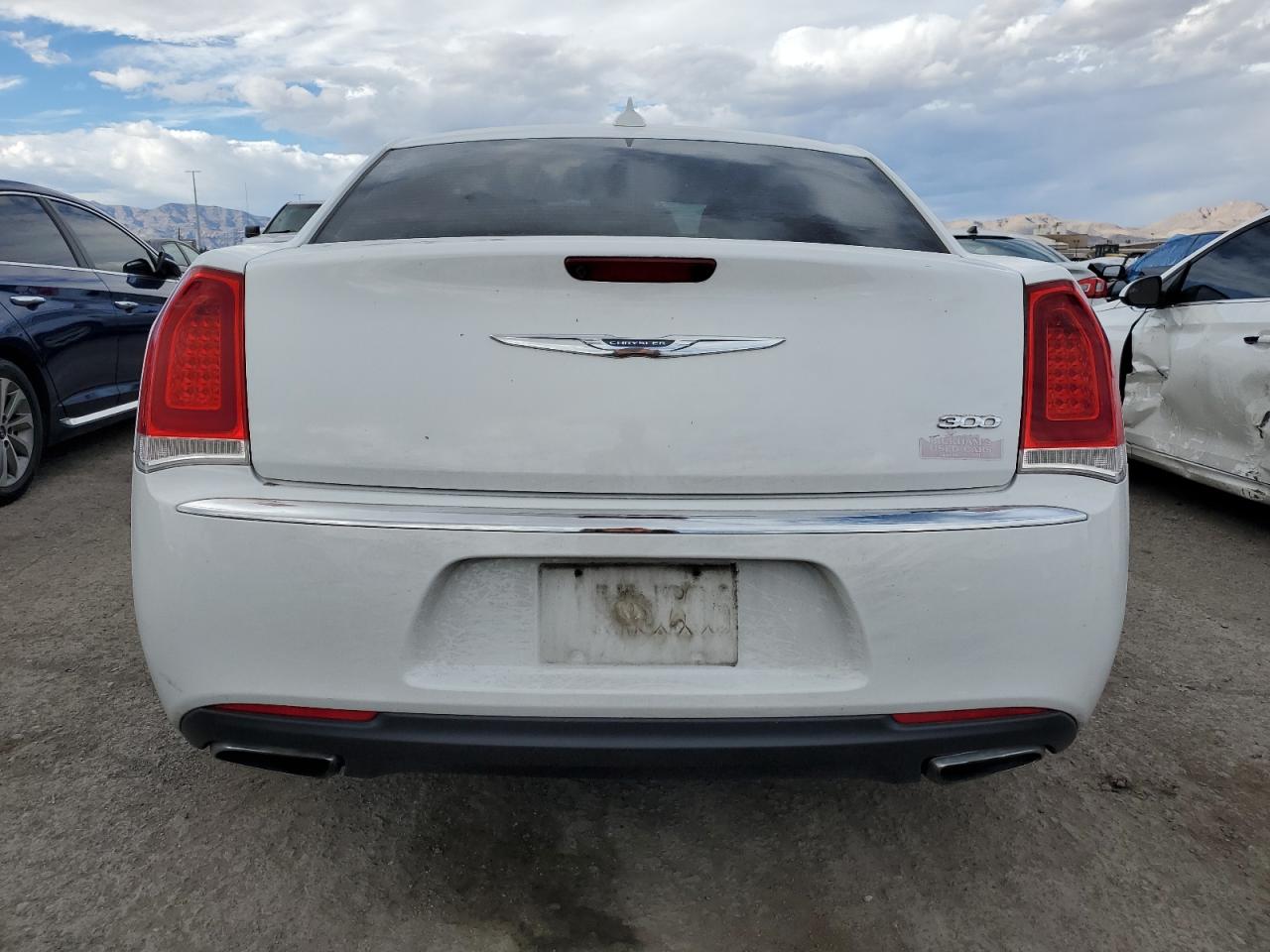 Photo 5 VIN: 2C3CCAEG6JH126817 - CHRYSLER 300 