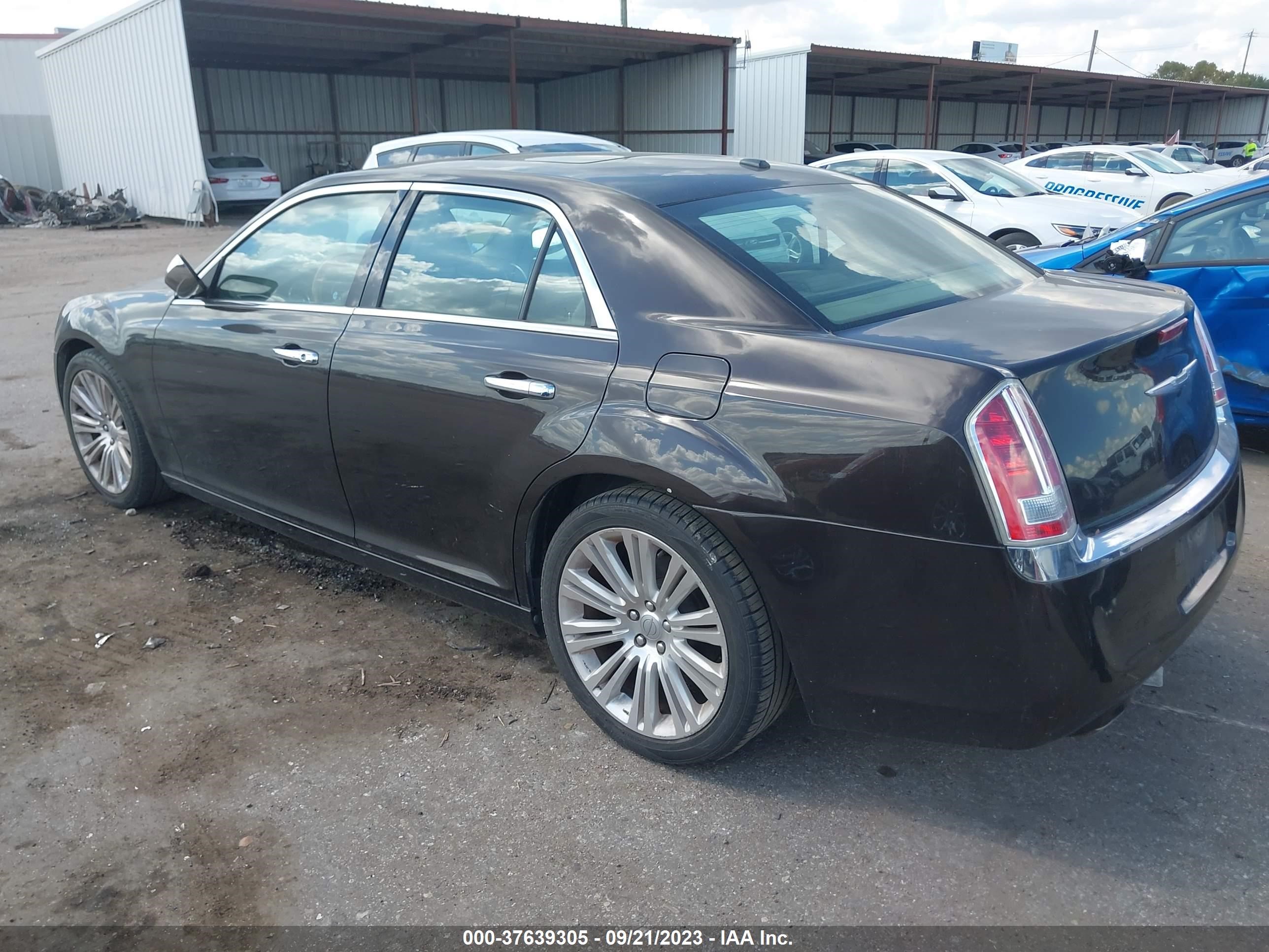 Photo 2 VIN: 2C3CCAEG9DH586400 - CHRYSLER 300 